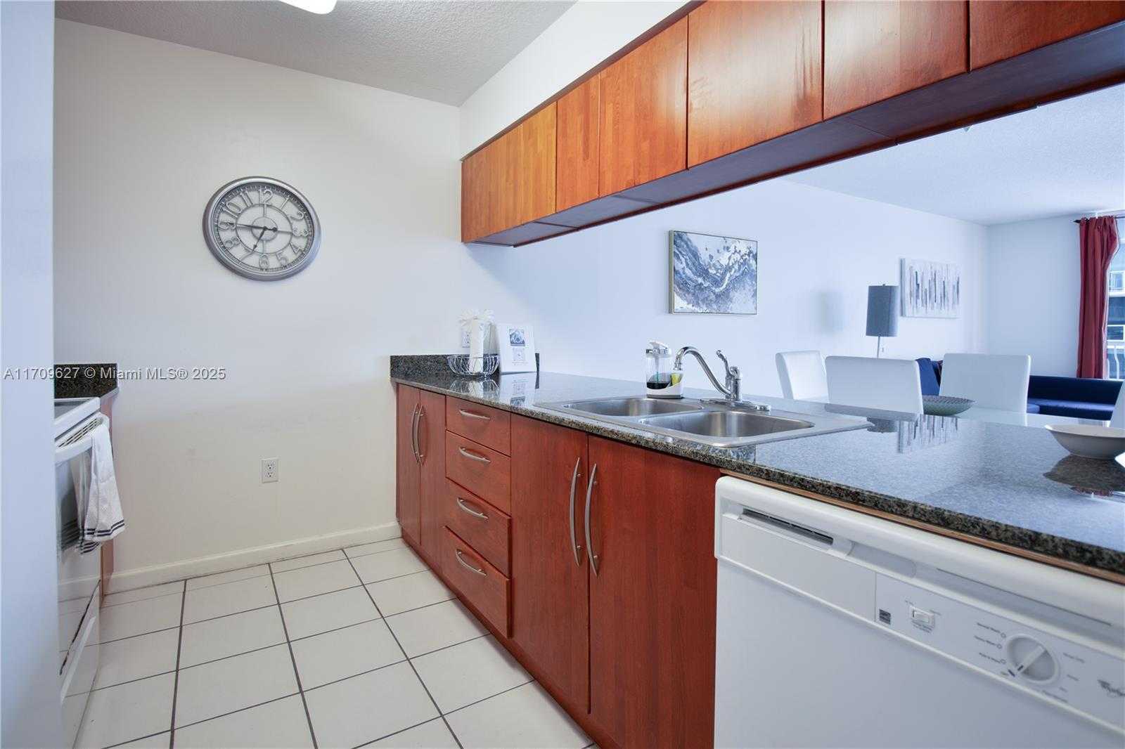 Small Image of 1200 BRICKELL BAY DR #1919, Miami Number 5