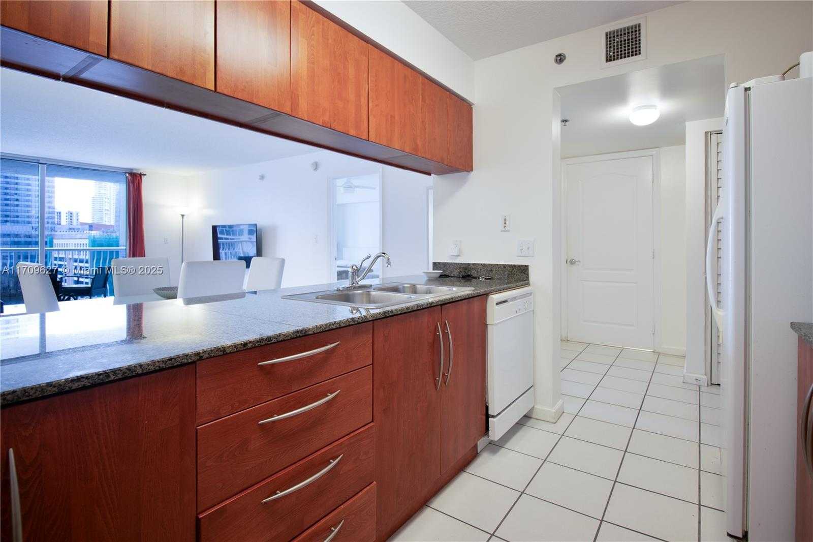 Small Image of 1200 BRICKELL BAY DR #1919, Miami Number 6