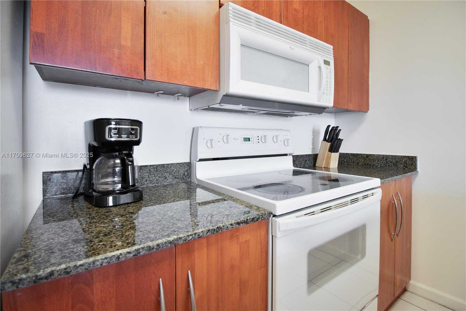 Small Image of 1200 BRICKELL BAY DR #1919, Miami Number 7