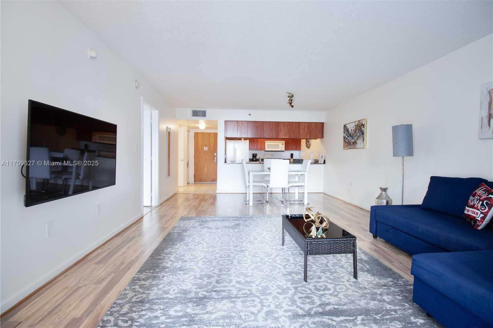 Small Image of 1200 BRICKELL BAY DR #1919, Miami Number 8