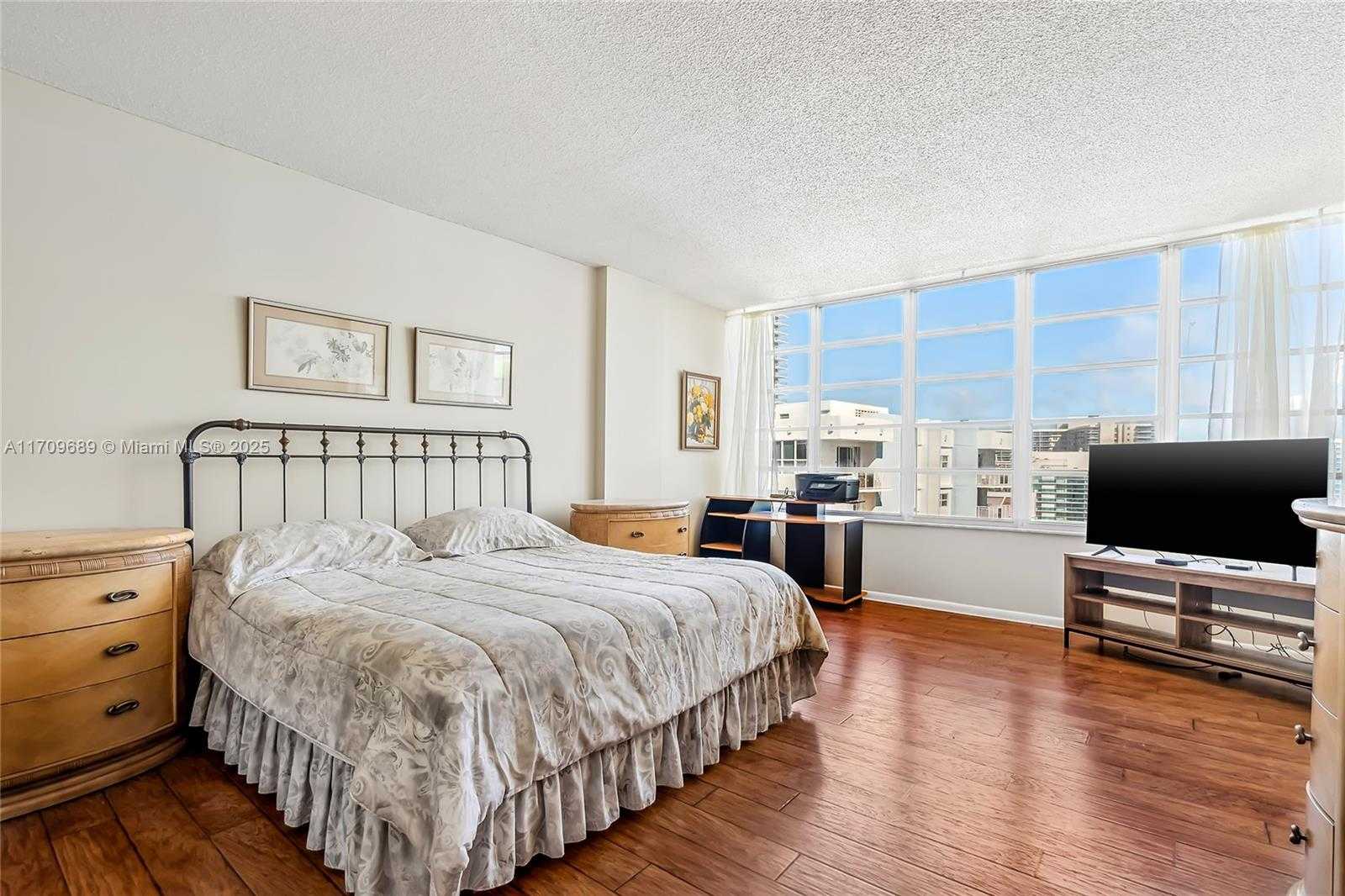 Small Image of 1825 SOUTH OCEAN DR #PH-1, Hallandale Beach Number 18