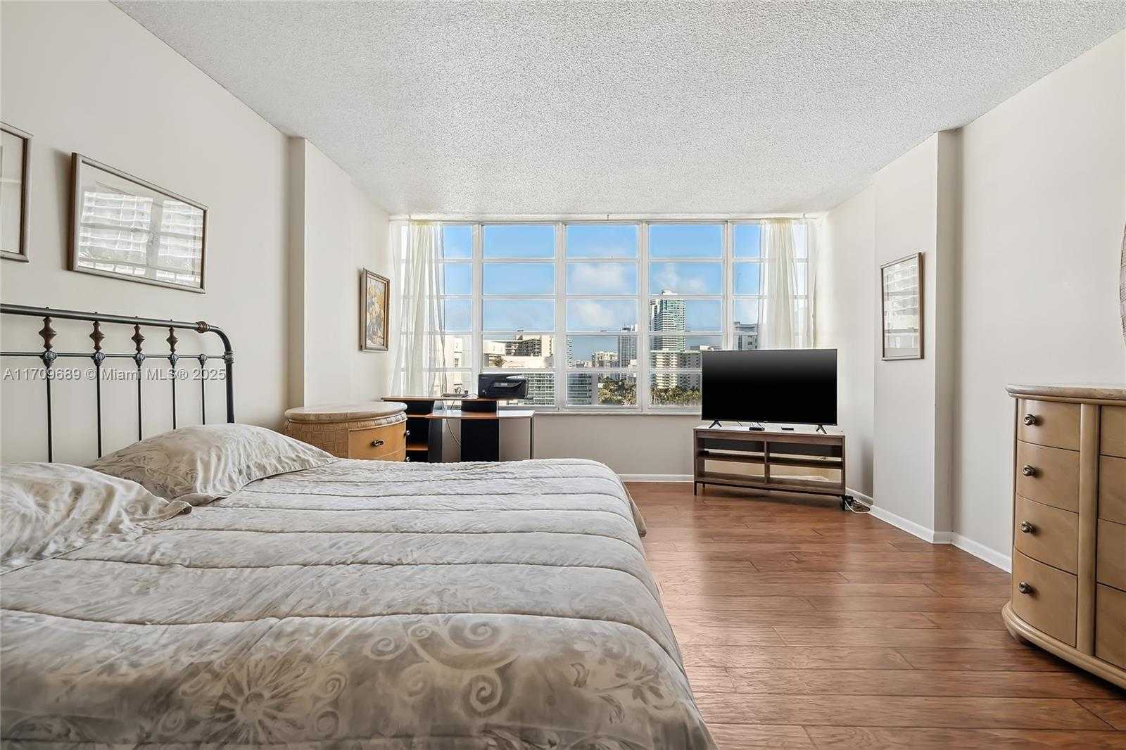 Small Image of 1825 SOUTH OCEAN DR #PH-1, Hallandale Beach Number 19