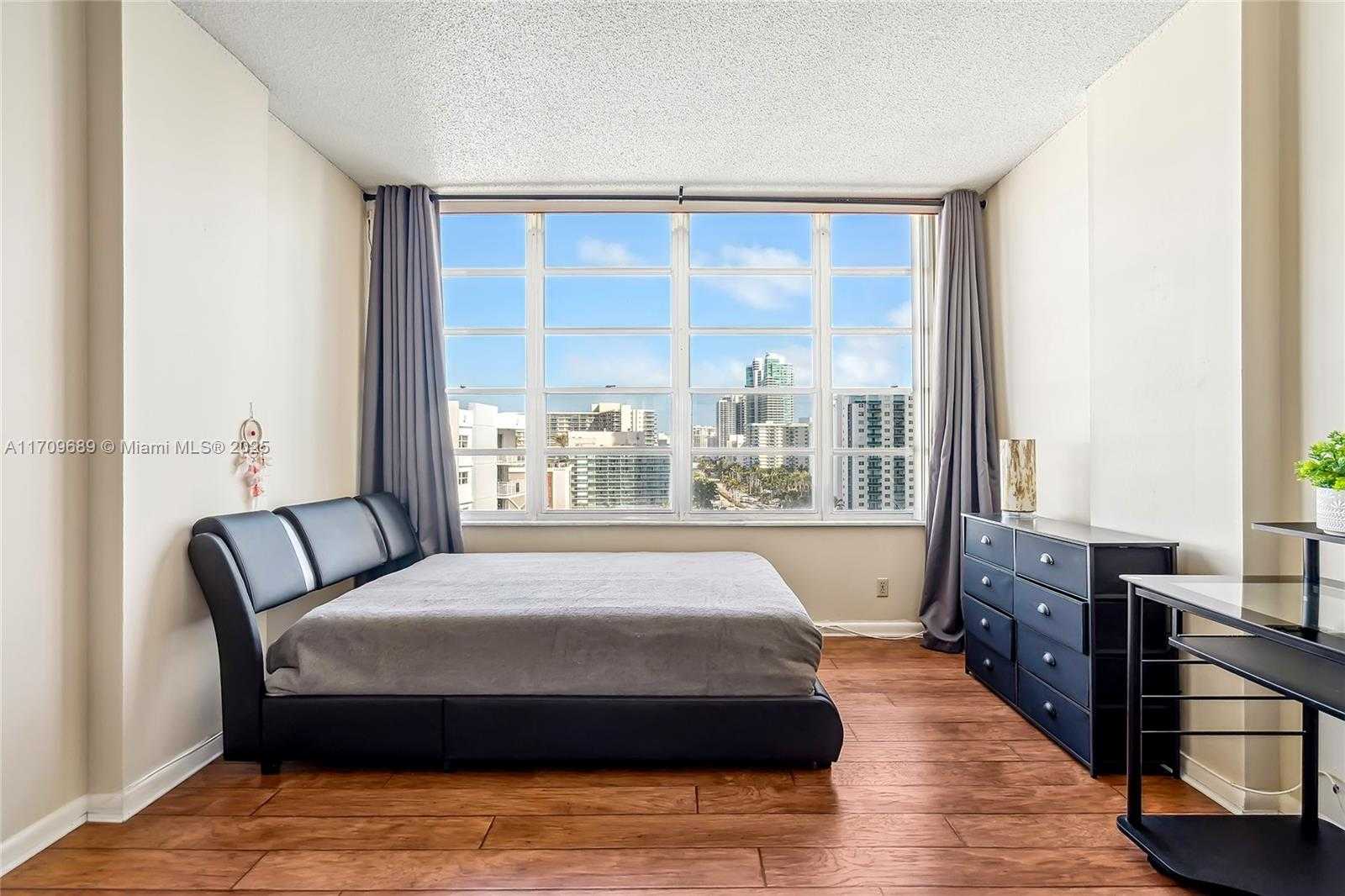 Small Image of 1825 SOUTH OCEAN DR #PH-1, Hallandale Beach Number 26