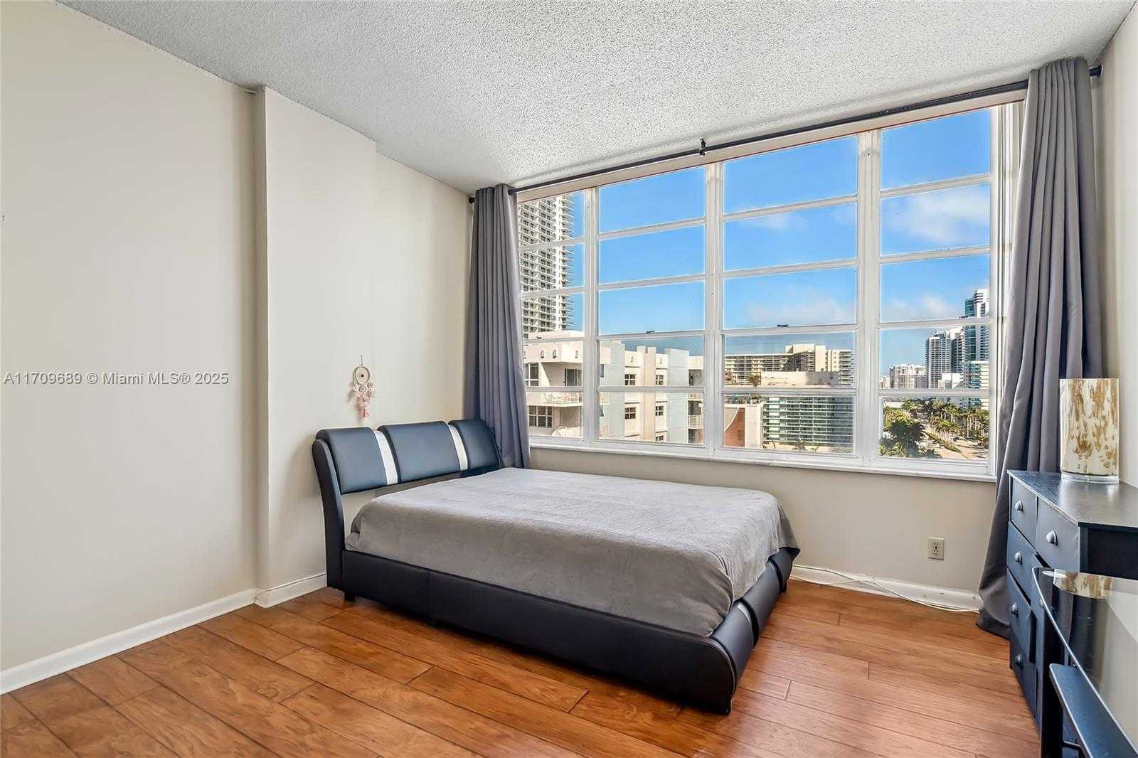 Small Image of 1825 SOUTH OCEAN DR #PH-1, Hallandale Beach Number 27