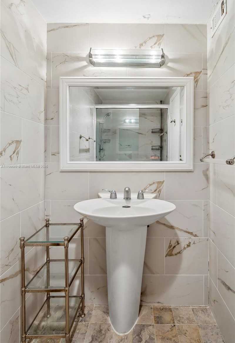 Small Image of 1825 SOUTH OCEAN DR #PH-1, Hallandale Beach Number 31
