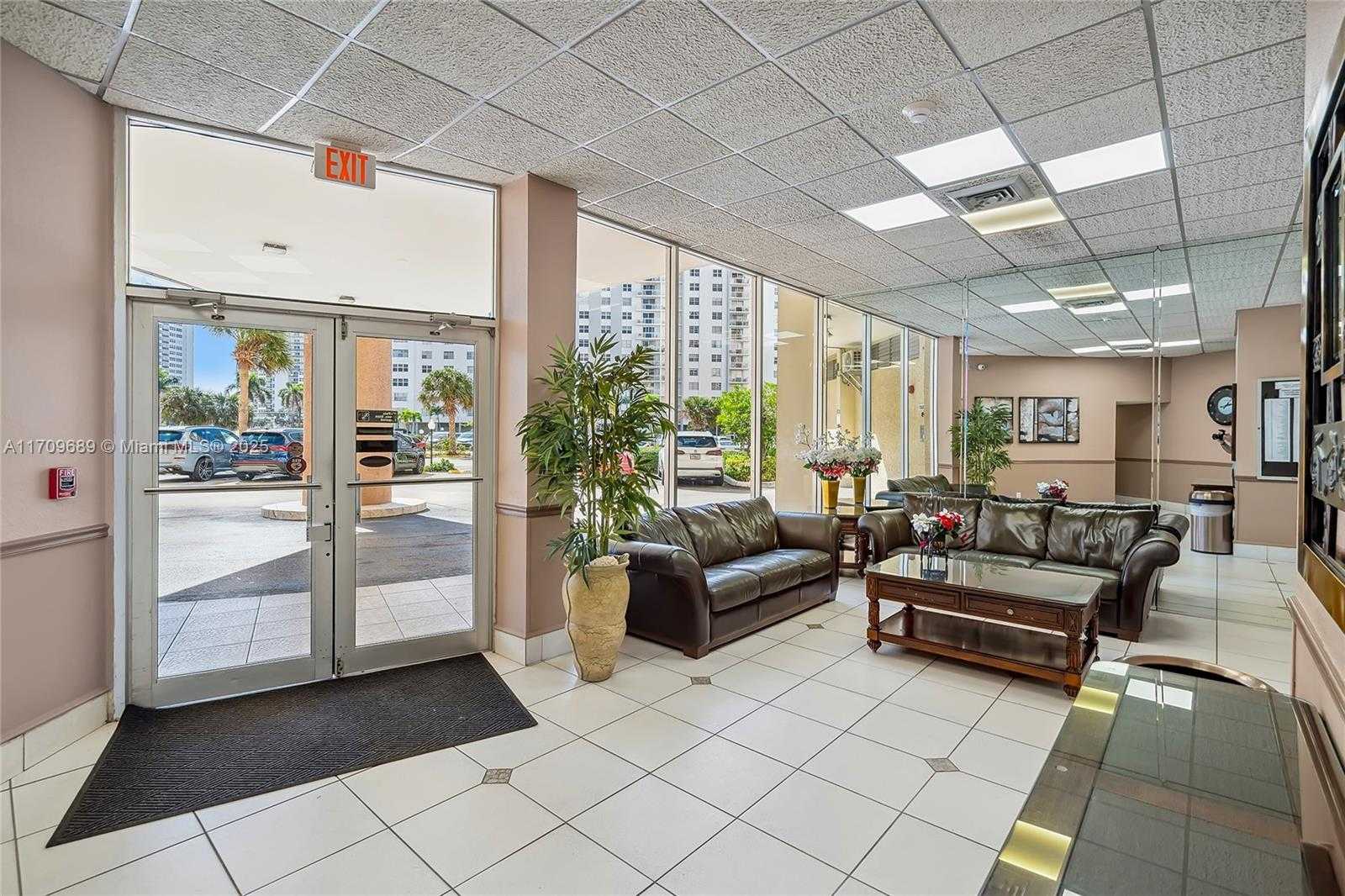 Small Image of 1825 SOUTH OCEAN DR #PH-1, Hallandale Beach Number 38