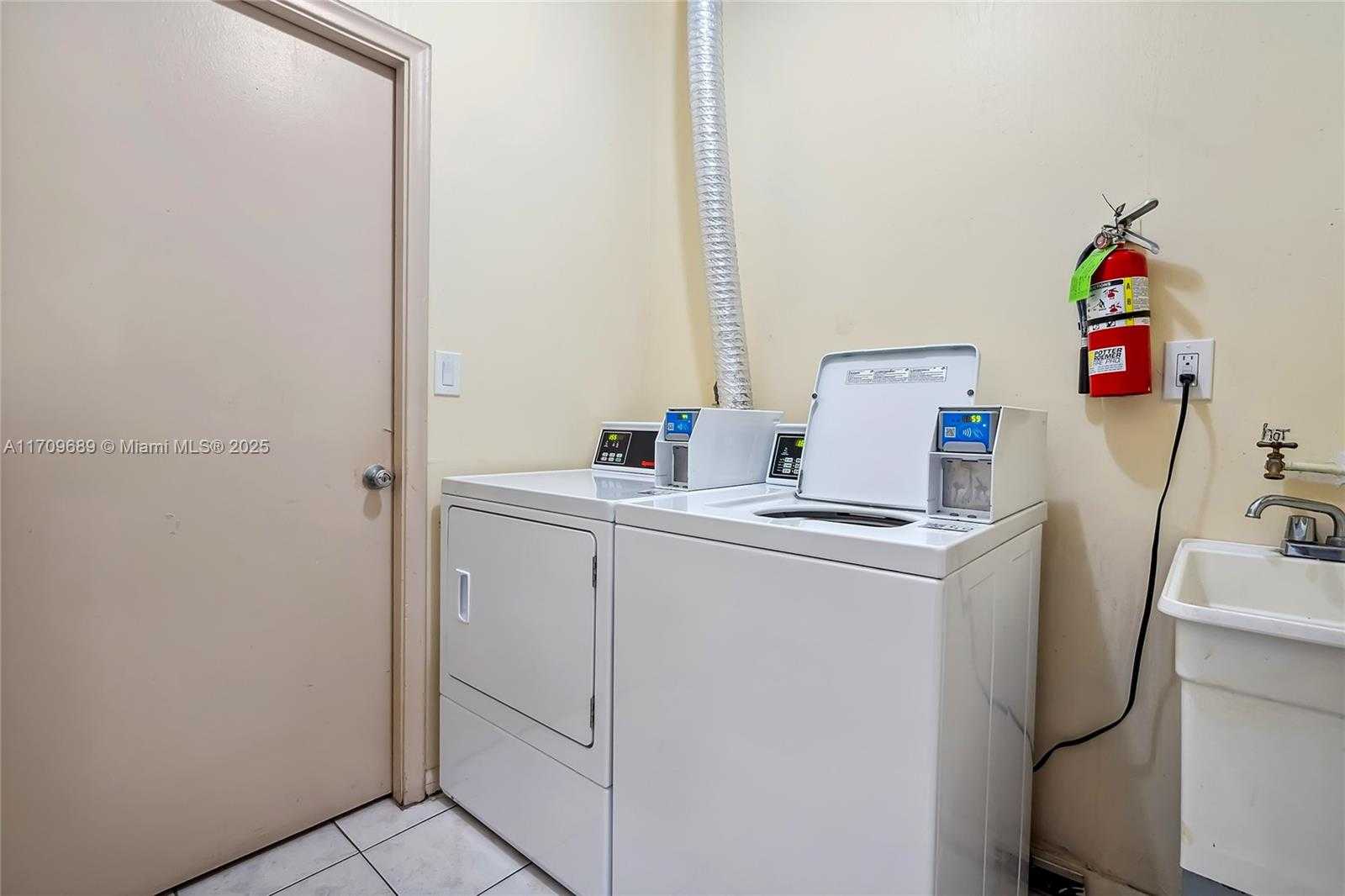 Small Image of 1825 SOUTH OCEAN DR #PH-1, Hallandale Beach Number 42