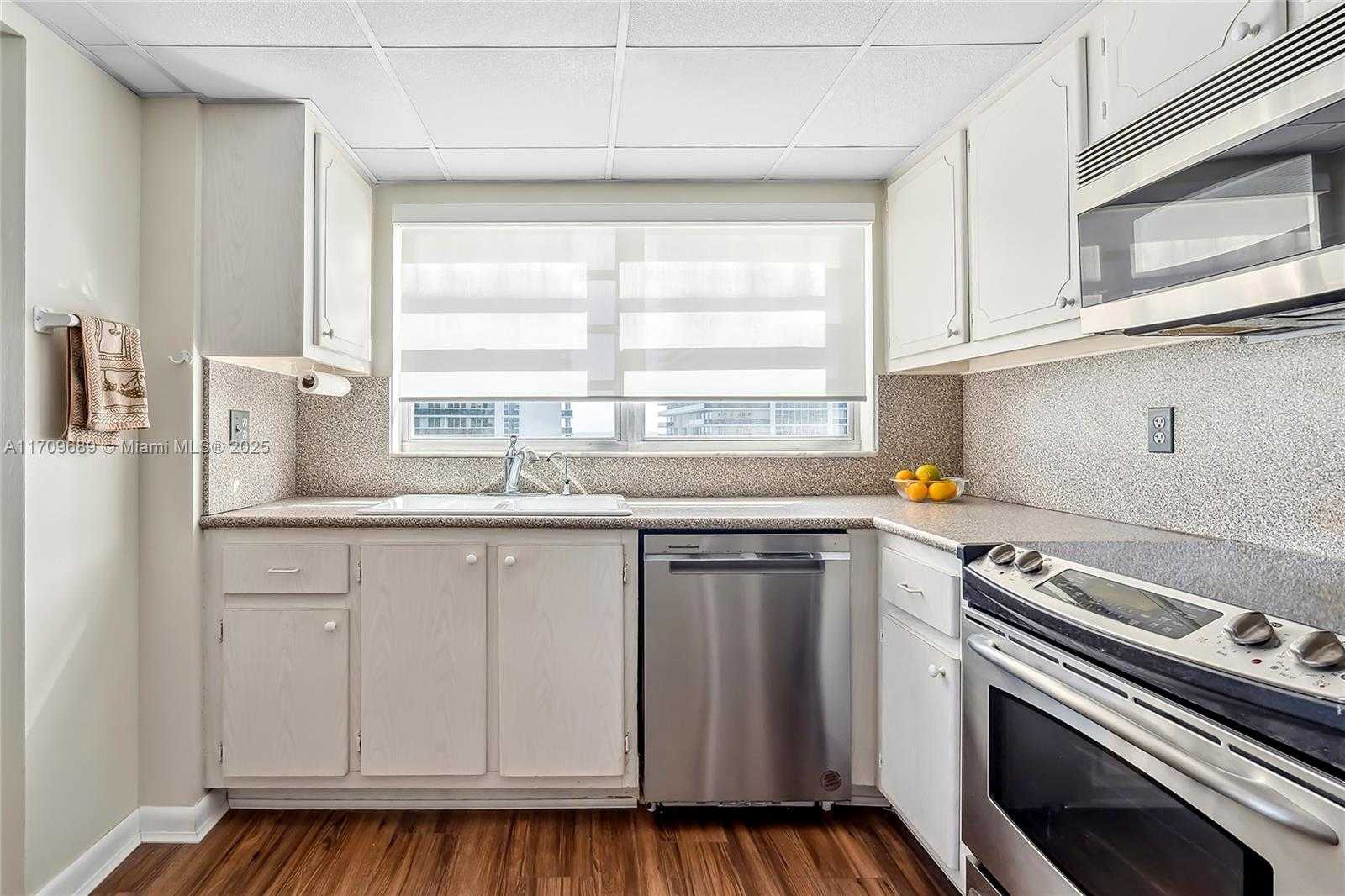 Small Image of 1825 SOUTH OCEAN DR #PH-1, Hallandale Beach Number 8