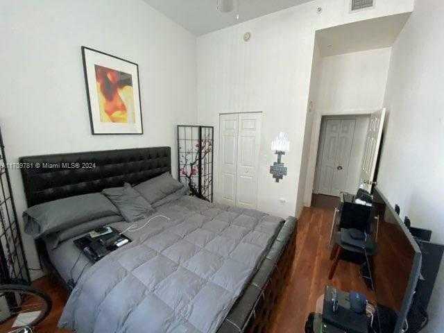 Small Image of 2000 NORTH BAYSHORE DR #122, Miami Number 17