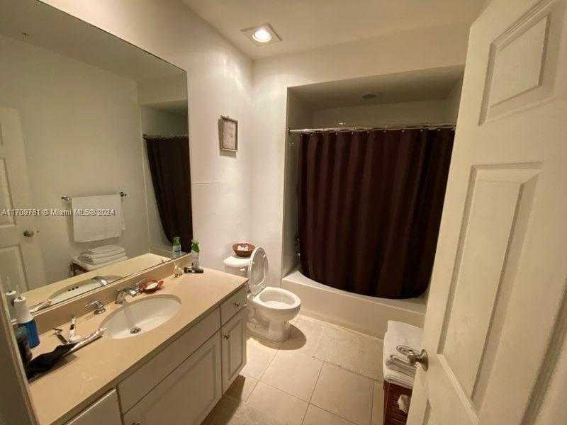 Small Image of 2000 NORTH BAYSHORE DR #122, Miami Number 18