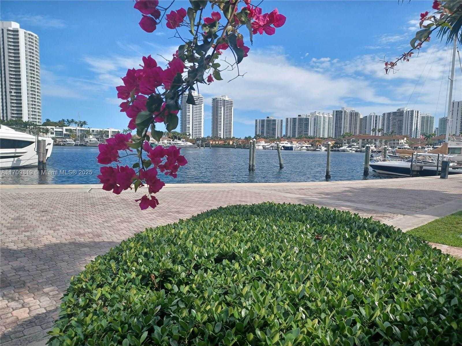 Small Image of 21150 JIB CT #J11, Aventura Number 26