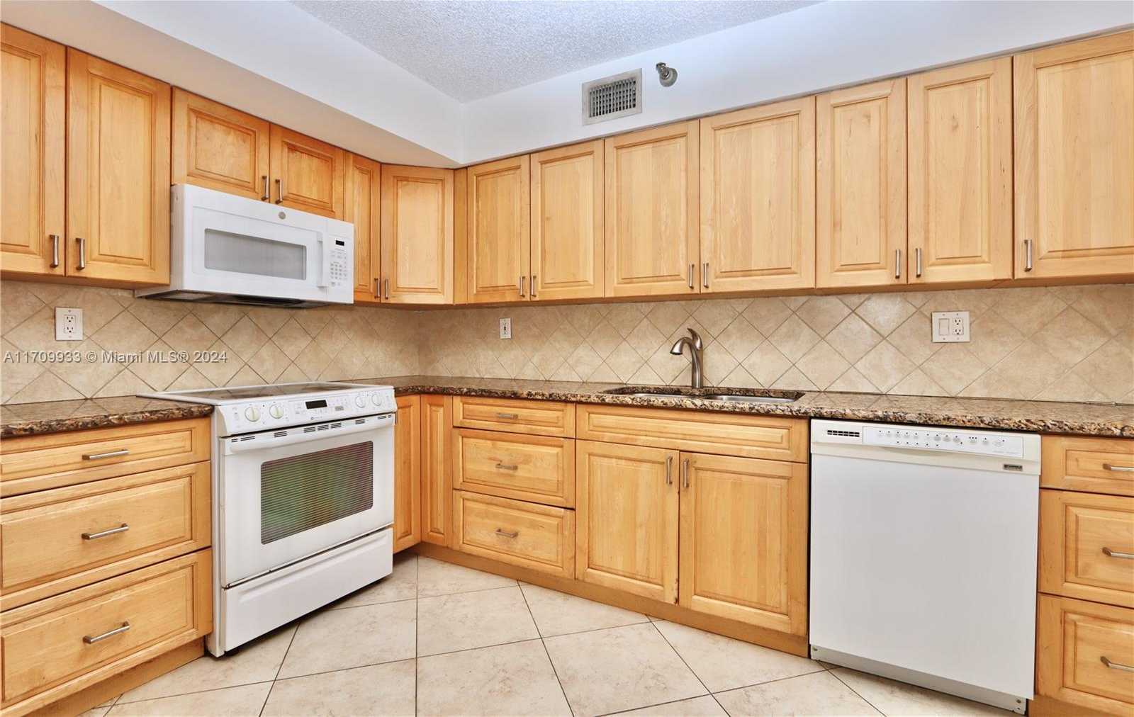Small Image of 3500 MYSTIC POINTE DR #1207, Aventura Number 10