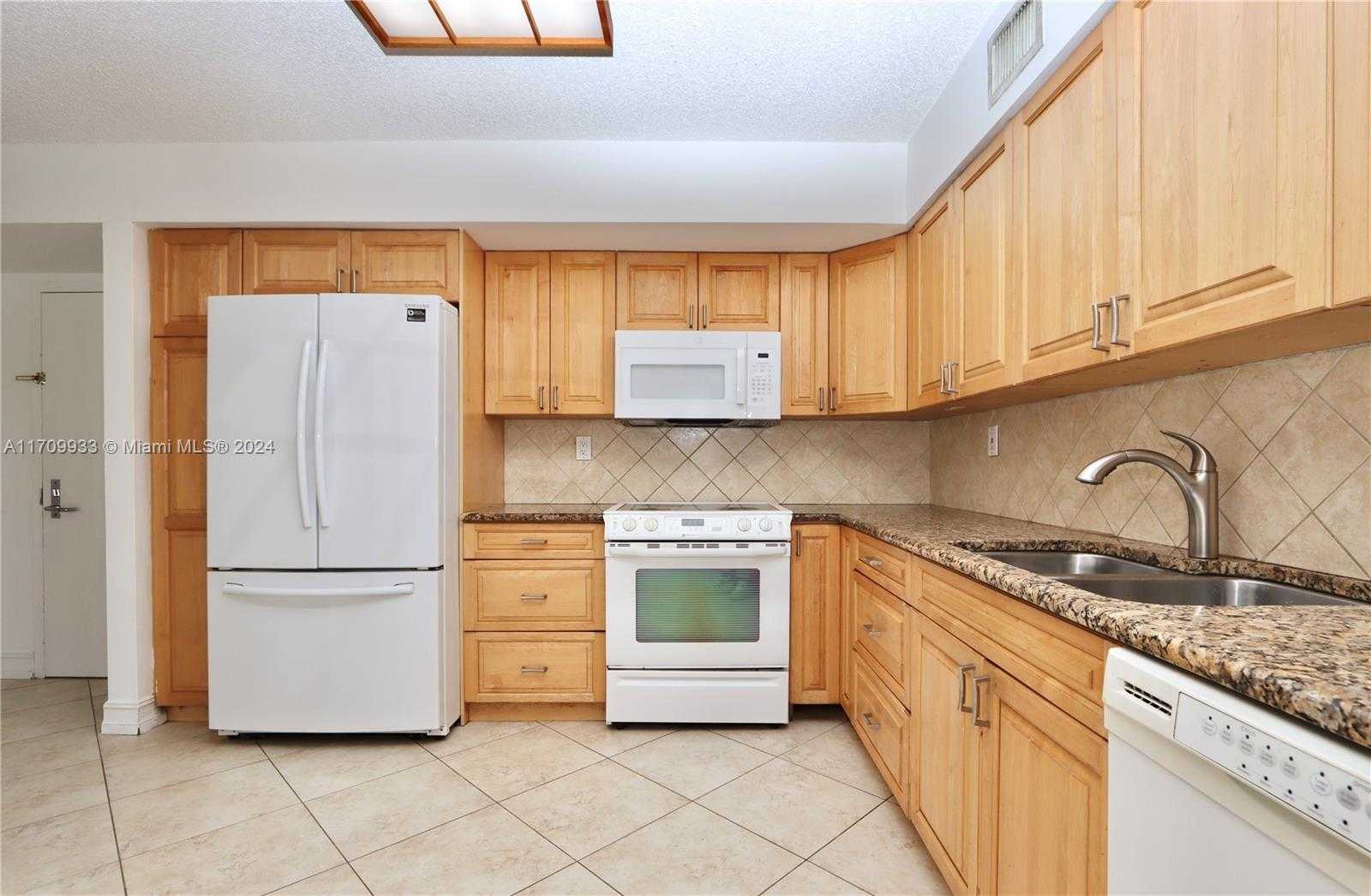Small Image of 3500 MYSTIC POINTE DR #1207, Aventura Number 12