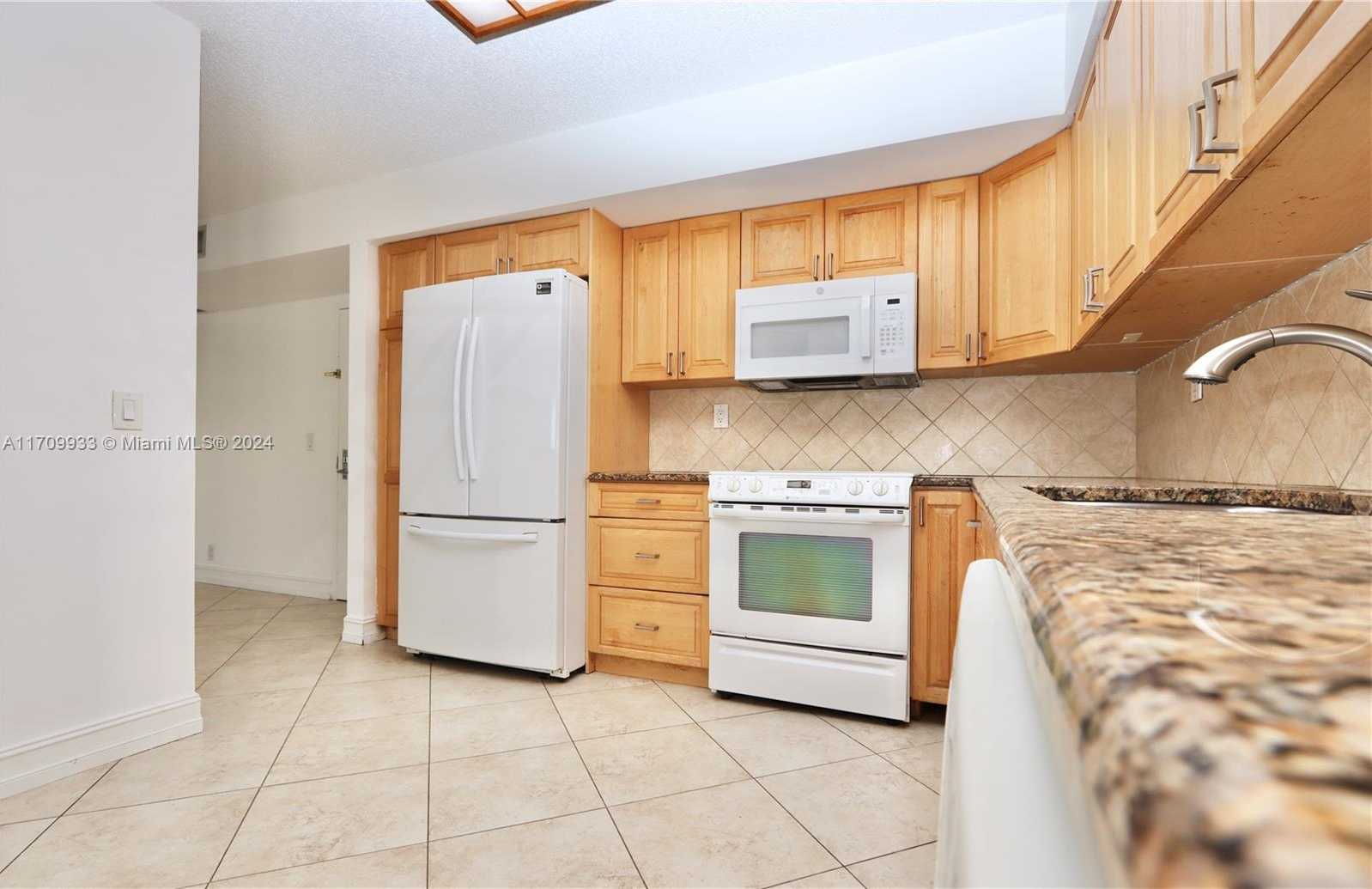 Small Image of 3500 MYSTIC POINTE DR #1207, Aventura Number 13