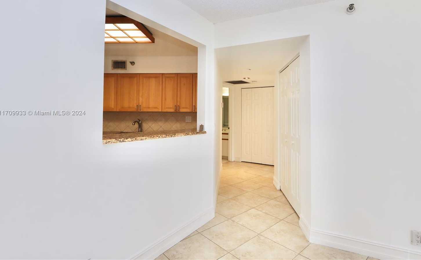 Small Image of 3500 MYSTIC POINTE DR #1207, Aventura Number 14
