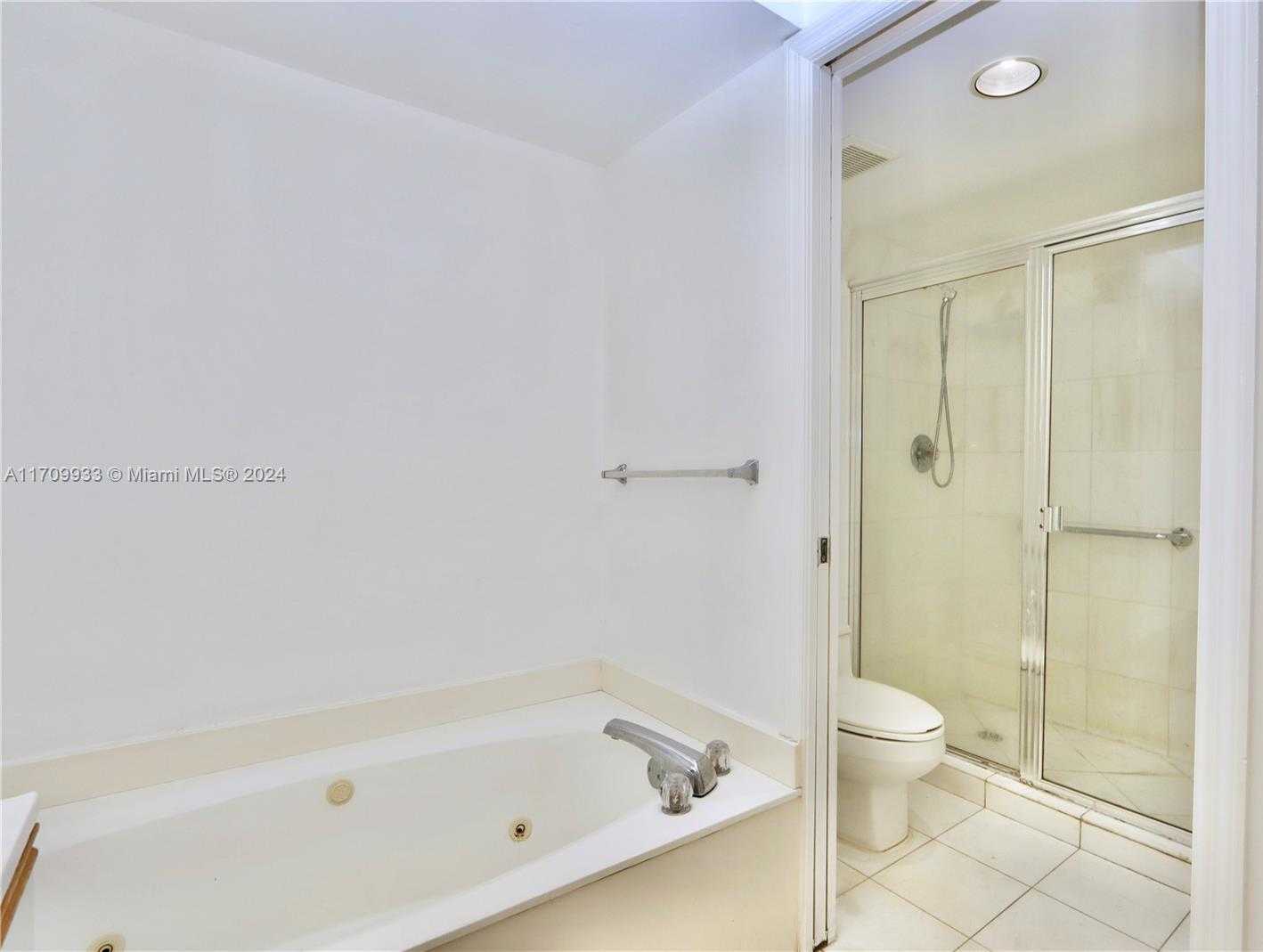 Small Image of 3500 MYSTIC POINTE DR #1207, Aventura Number 18