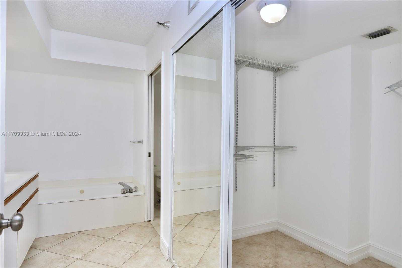 Small Image of 3500 MYSTIC POINTE DR #1207, Aventura Number 19