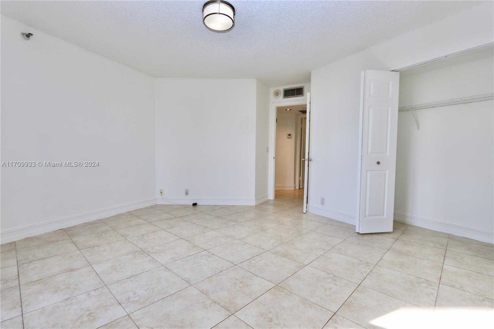 Small Image of 3500 MYSTIC POINTE DR #1207, Aventura Number 22