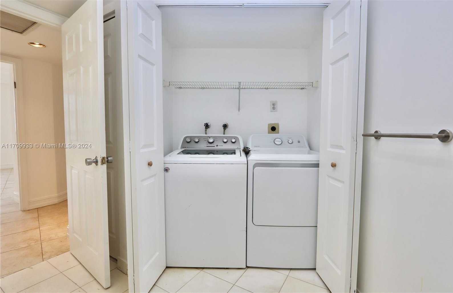 Small Image of 3500 MYSTIC POINTE DR #1207, Aventura Number 24