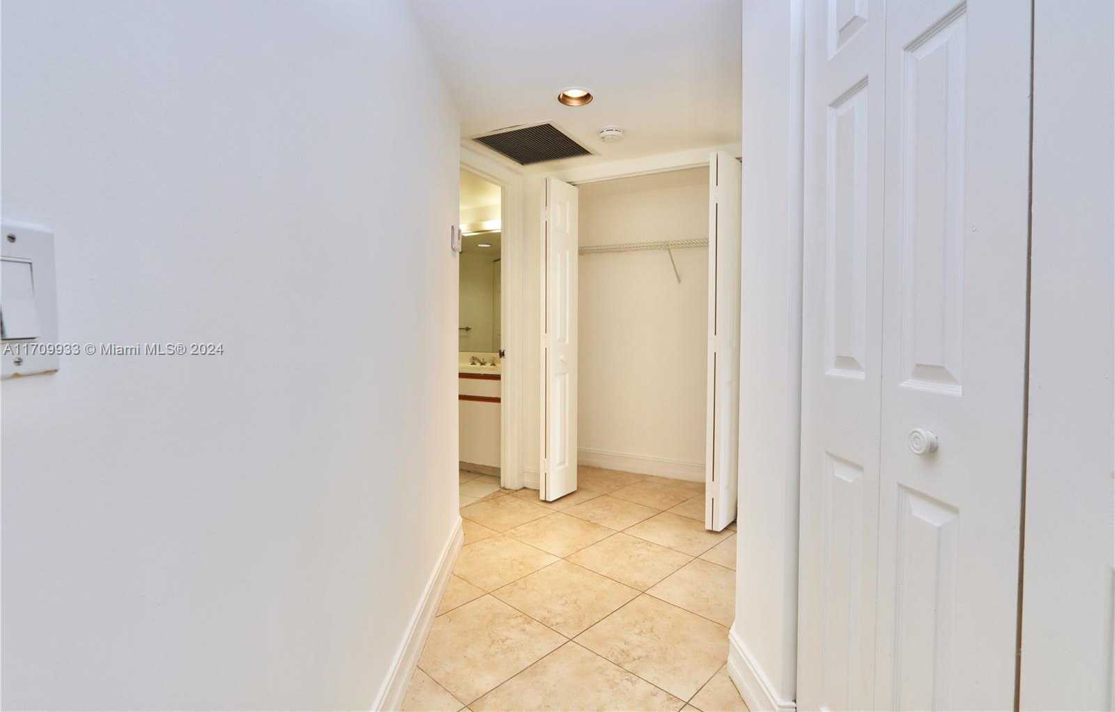 Small Image of 3500 MYSTIC POINTE DR #1207, Aventura Number 27