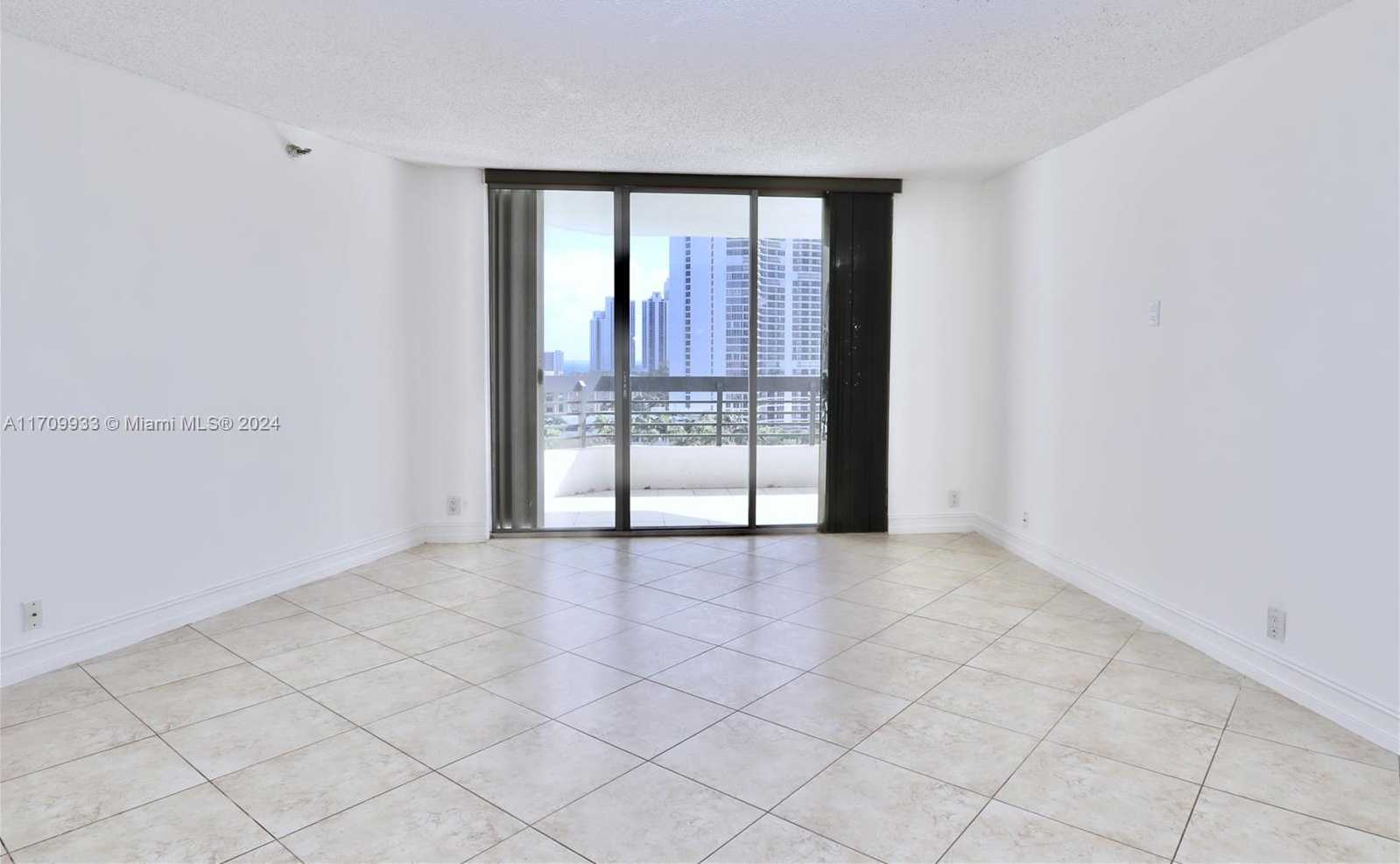 Small Image of 3500 MYSTIC POINTE DR #1207, Aventura Number 4