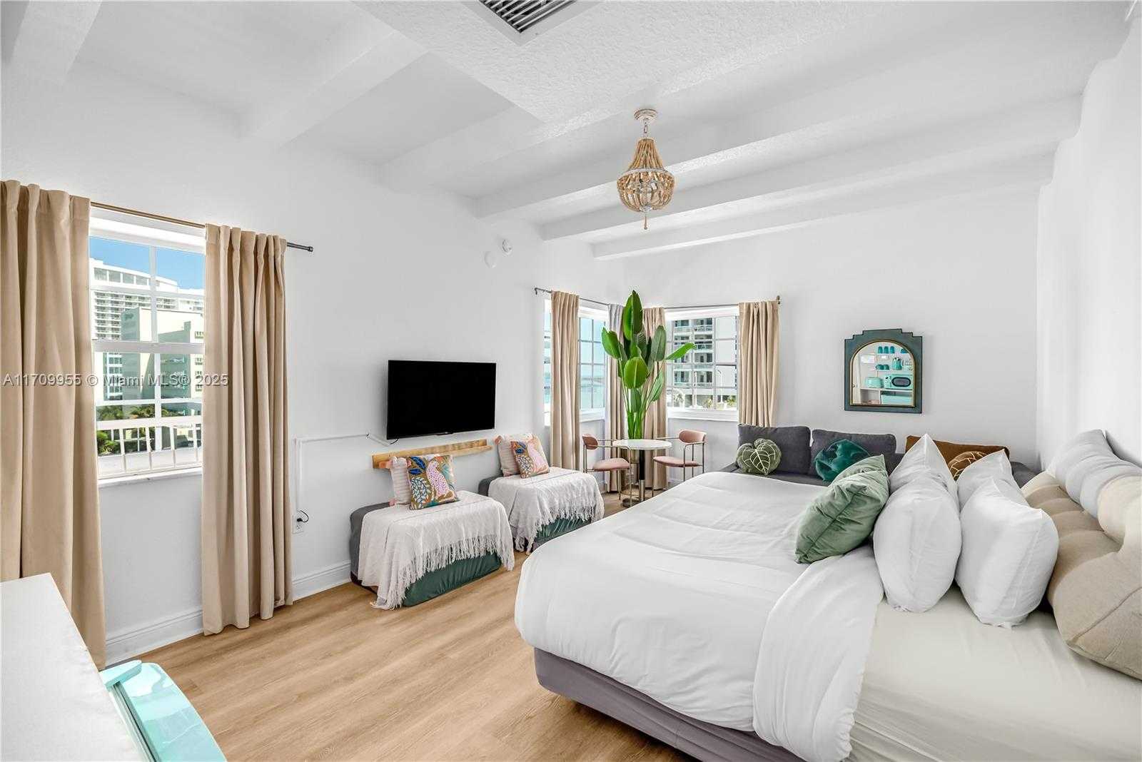 Small Image of 4130 COLLINS AVE #703, Miami Beach Number 3