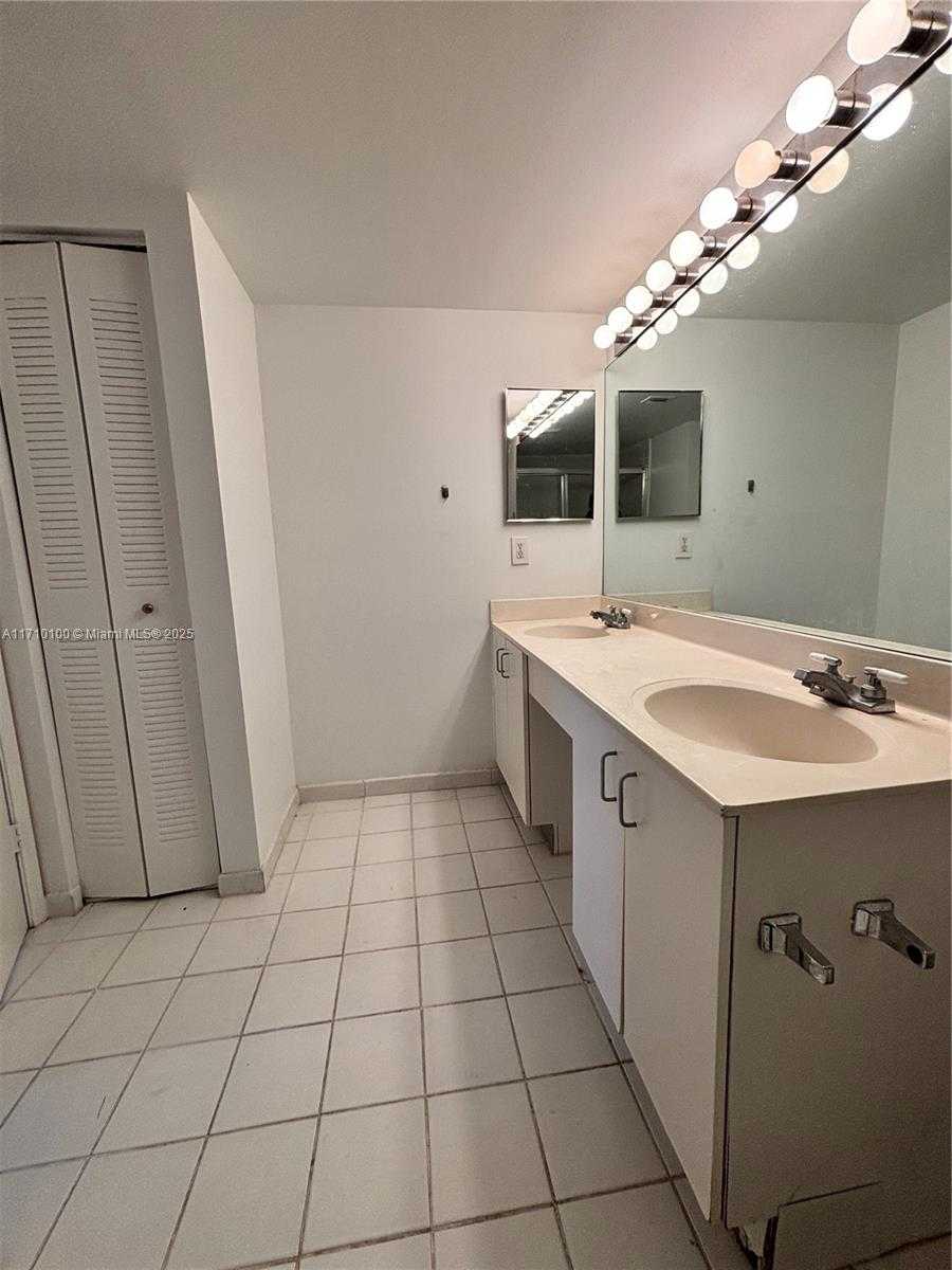 Small Image of 3300 NORTH EAST 192ND ST #1814, Aventura Number 28