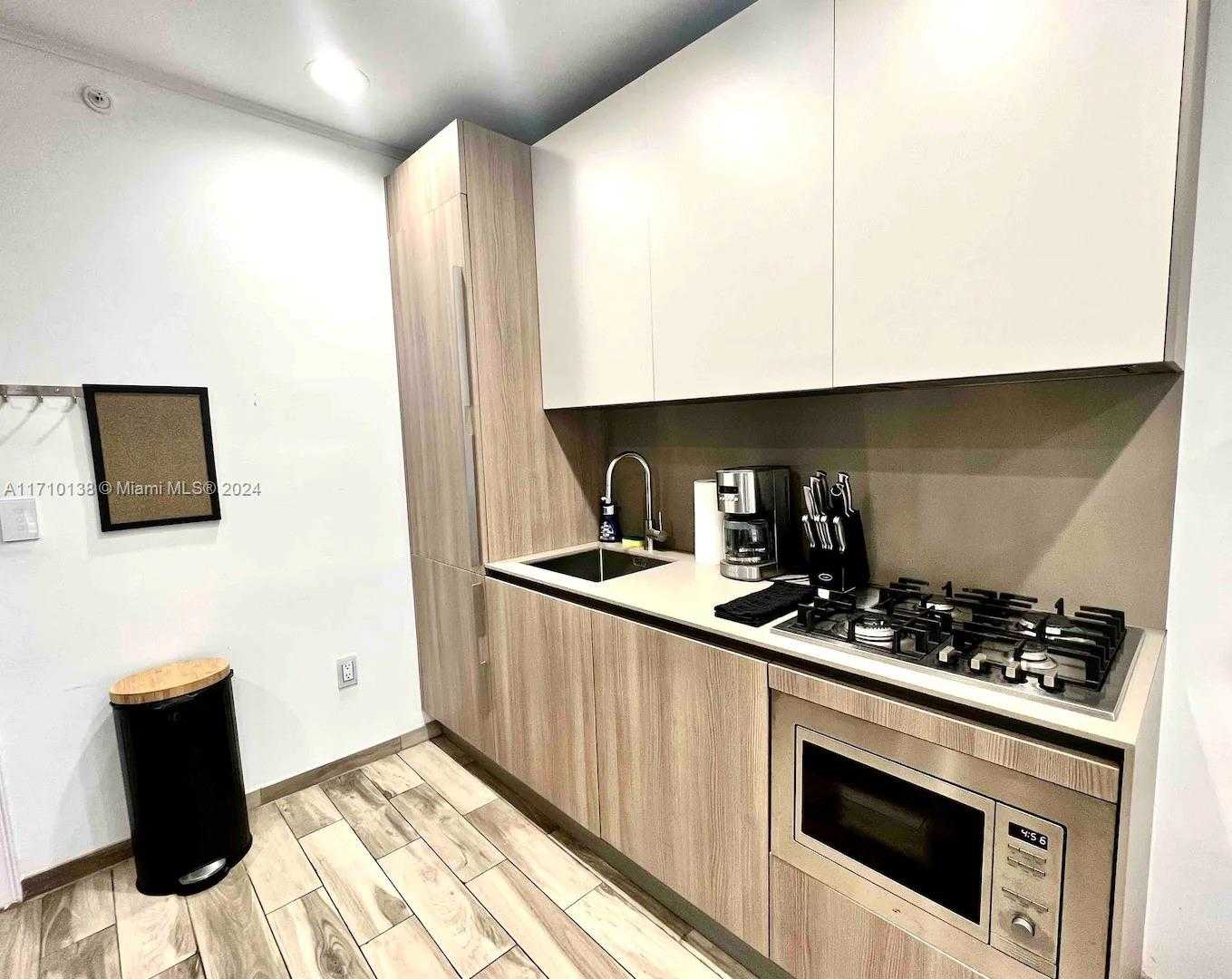 Small Image of 335 OCEAN DR #210, Miami Beach Number 12