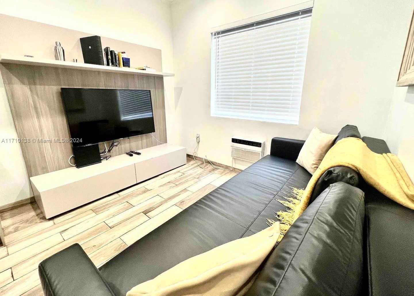 Small Image of 335 OCEAN DR #210, Miami Beach Number 14