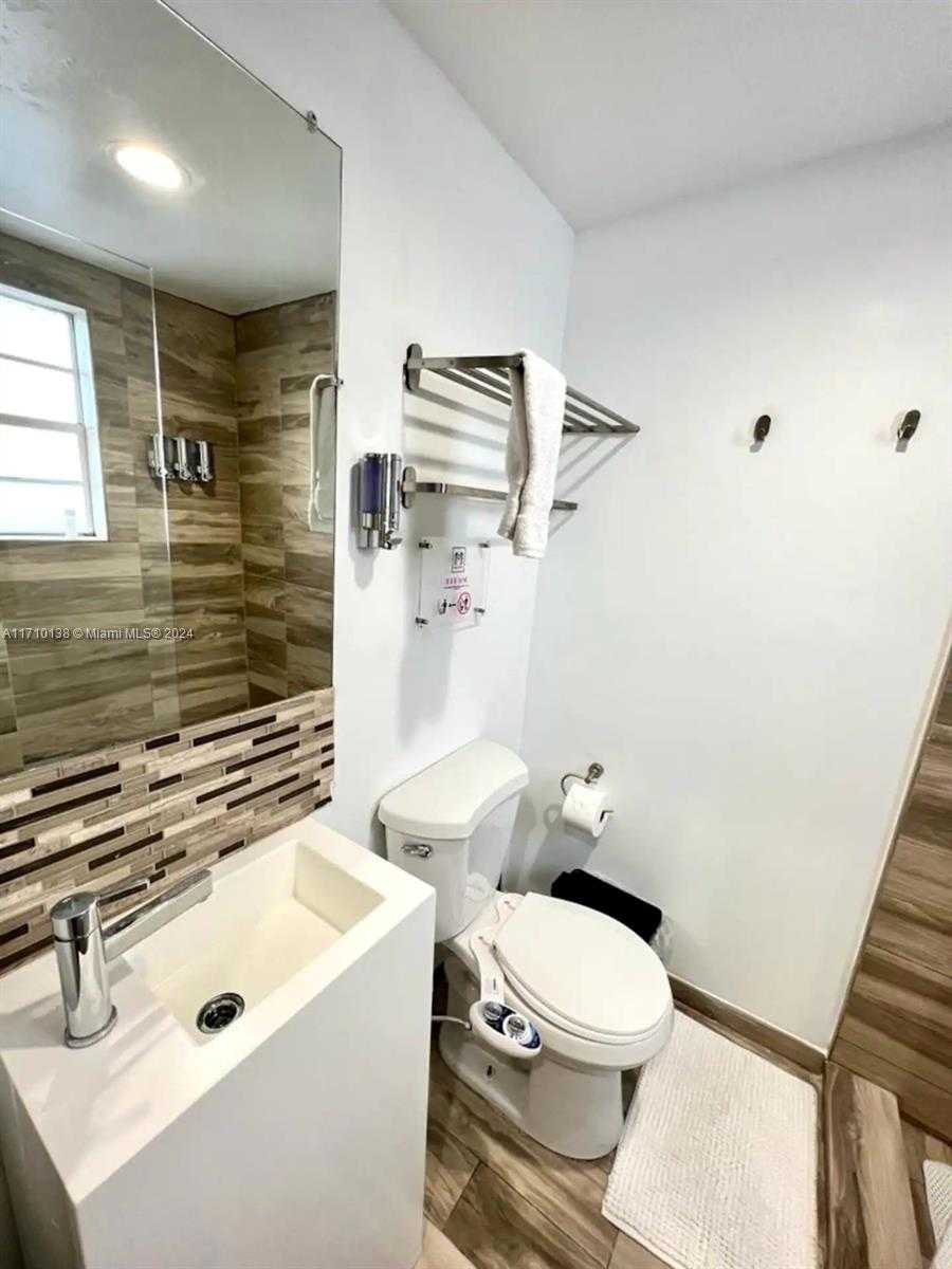 Small Image of 335 OCEAN DR #210, Miami Beach Number 22