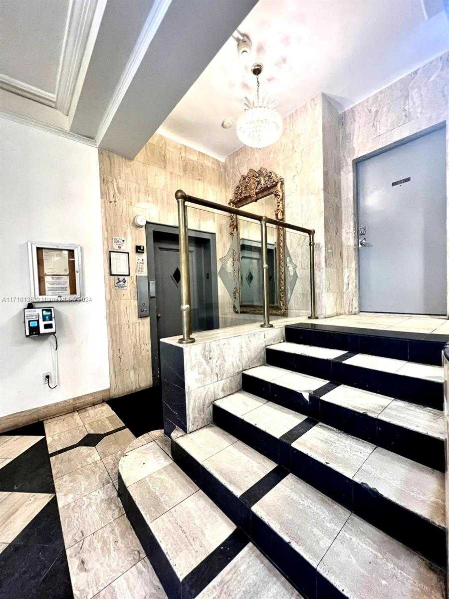 Small Image of 335 OCEAN DR #210, Miami Beach Number 5