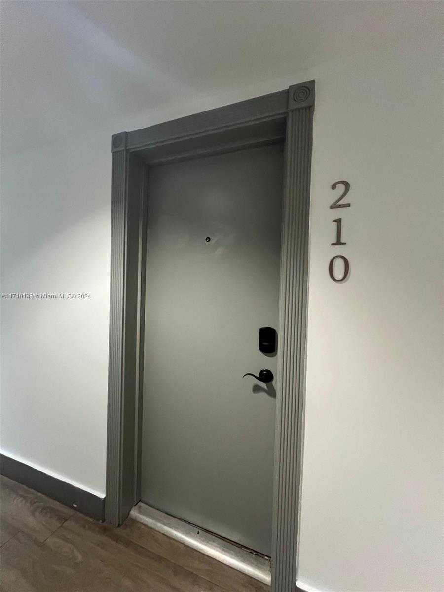 Small Image of 335 OCEAN DR #210, Miami Beach Number 8