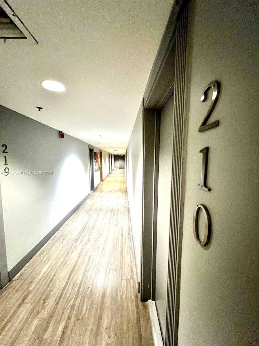 Small Image of 335 OCEAN DR #210, Miami Beach Number 9