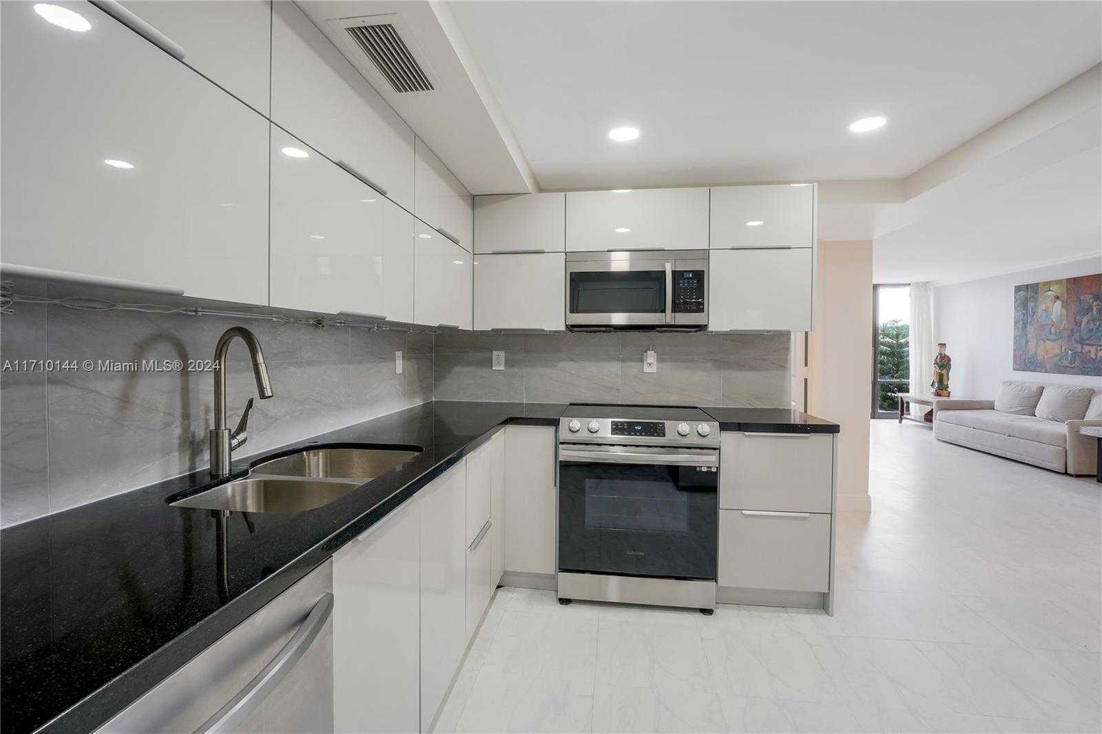 Small Image of 1600 SOUTH OCEAN DR #2F, Hollywood Number 2
