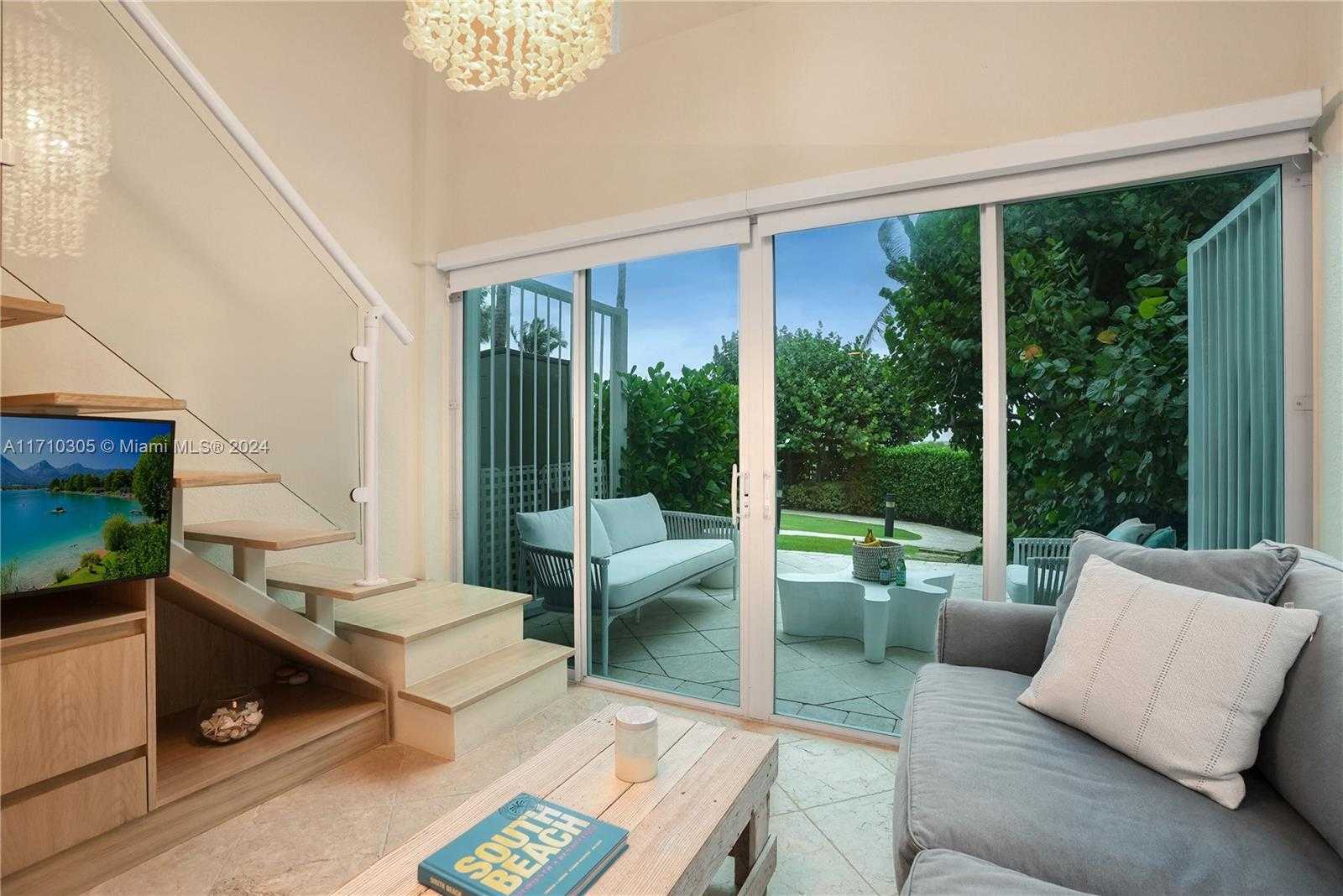 Small Image of 100 SOUTH POINTE DR #CABANA 14, Miami Beach Number 2