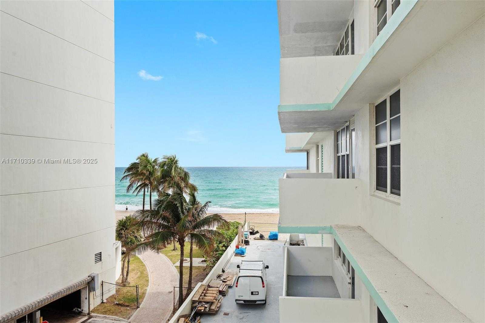 Small Image of 3725 S Ocean Dr, Hollywood, FL 33019, USA Number 10