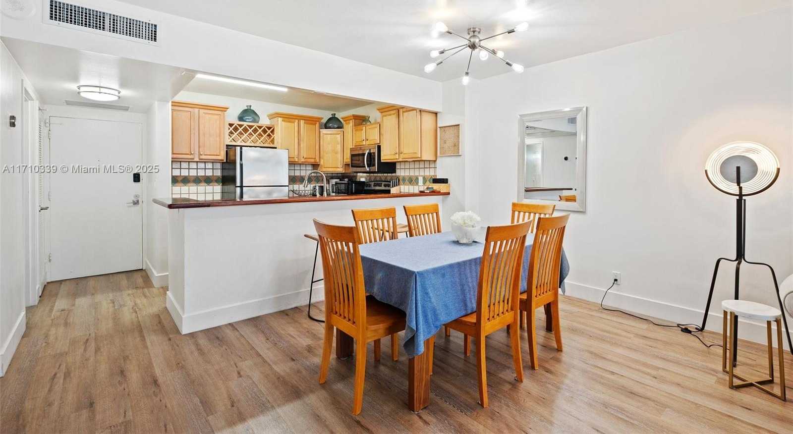 Small Image of 3725 S Ocean Dr, Hollywood, FL 33019, USA Number 13