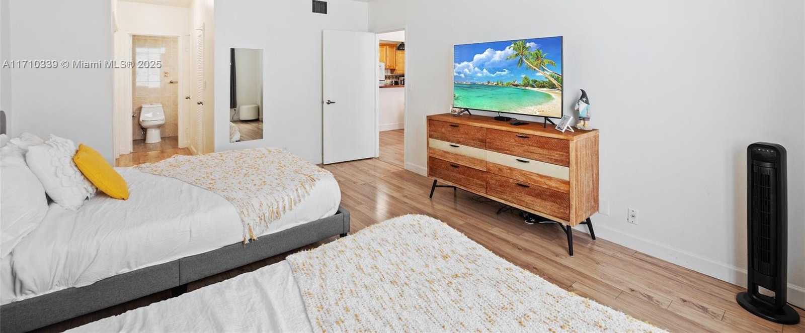 Small Image of 3725 S Ocean Dr, Hollywood, FL 33019, USA Number 19