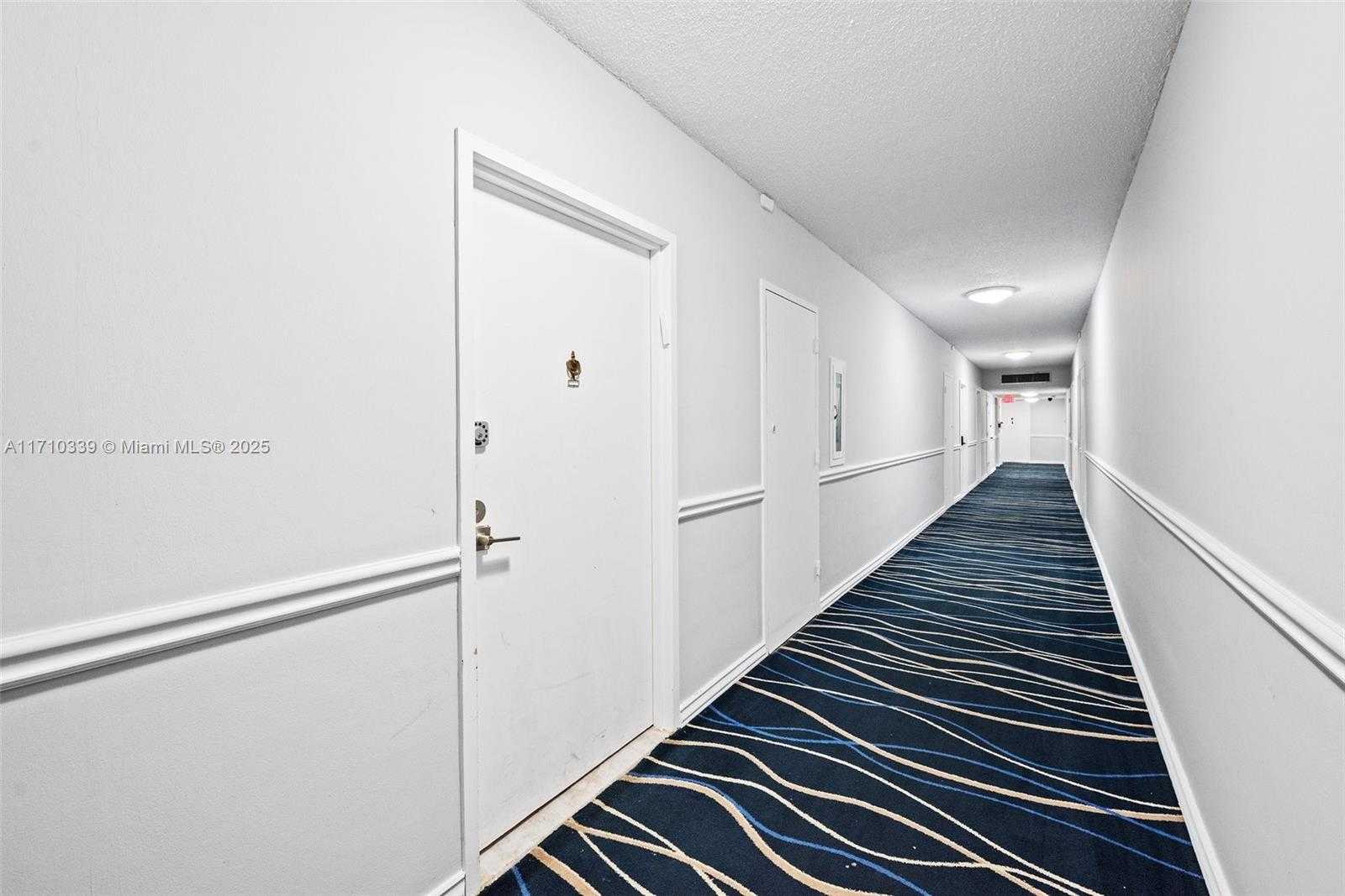 Small Image of 3725 S Ocean Dr, Hollywood, FL 33019, USA Number 21