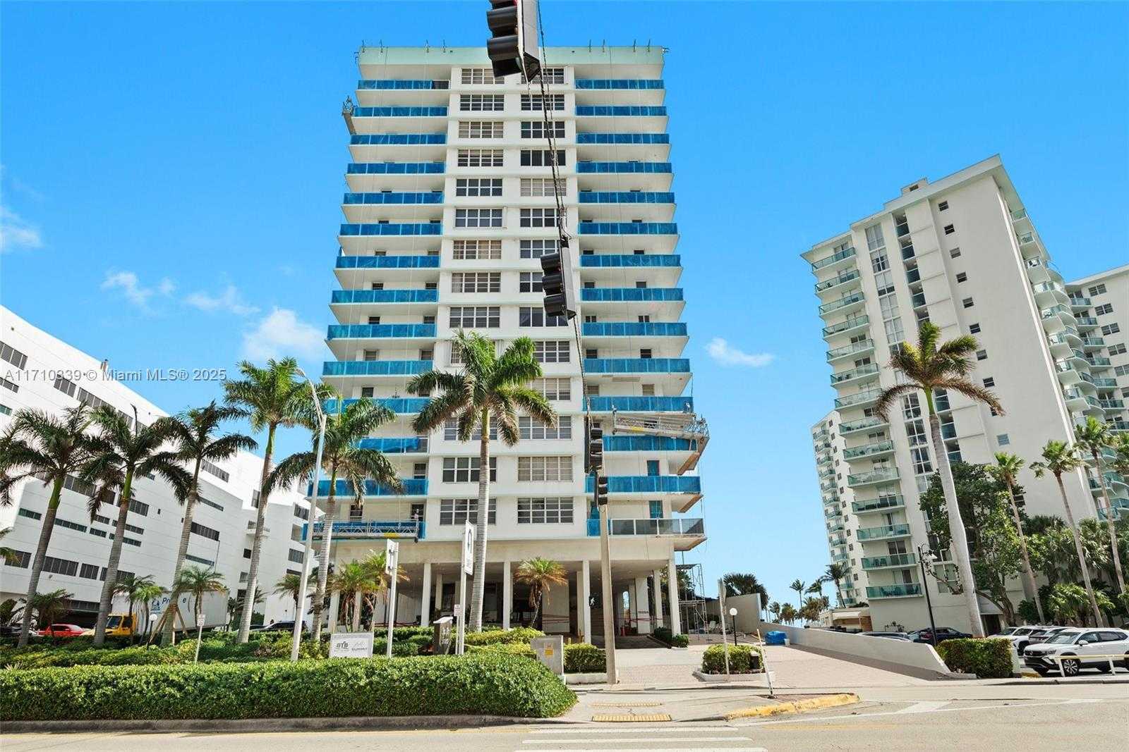 Small Image of 3725 S Ocean Dr, Hollywood, FL 33019, USA Number 22