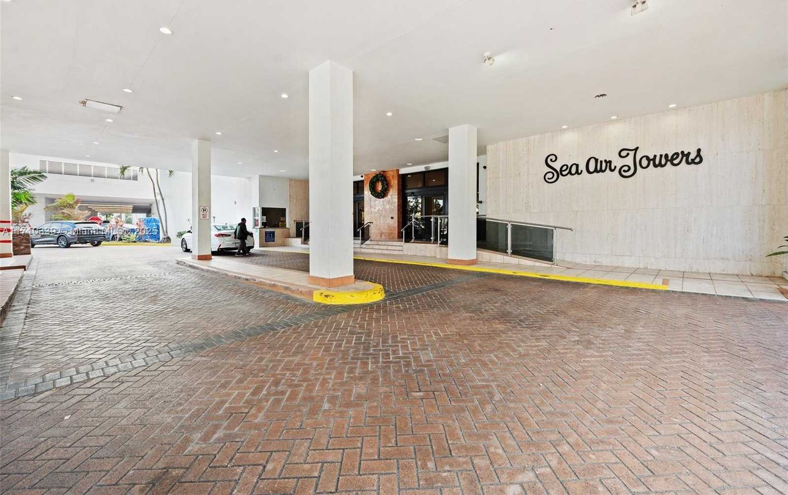 Small Image of 3725 S Ocean Dr, Hollywood, FL 33019, USA Number 23