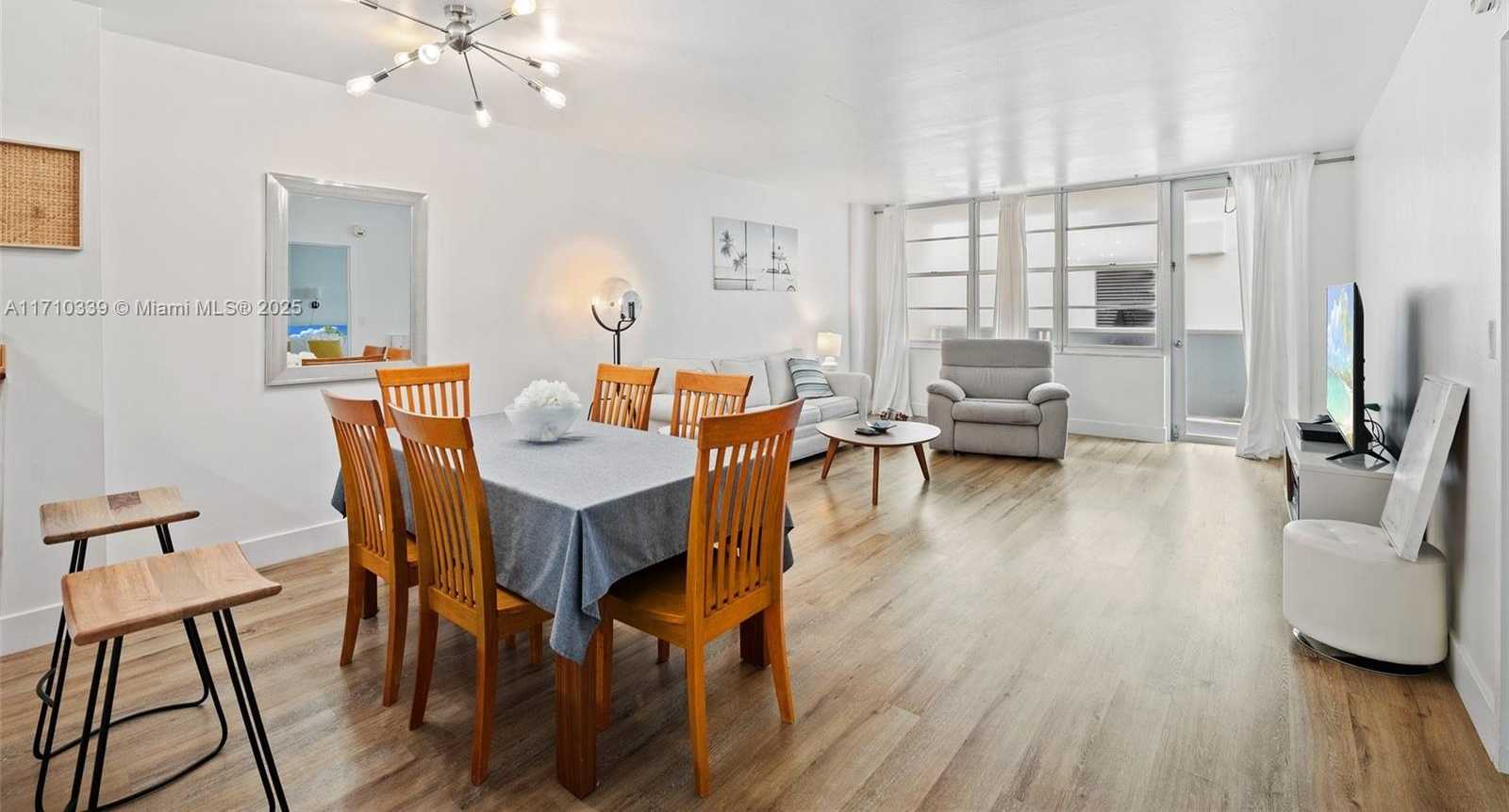 Small Image of 3725 S Ocean Dr, Hollywood, FL 33019, USA Number 6