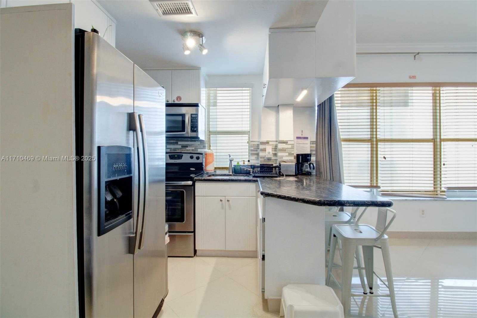Small Image of 918 OCEAN DR #201, Miami Beach Number 7