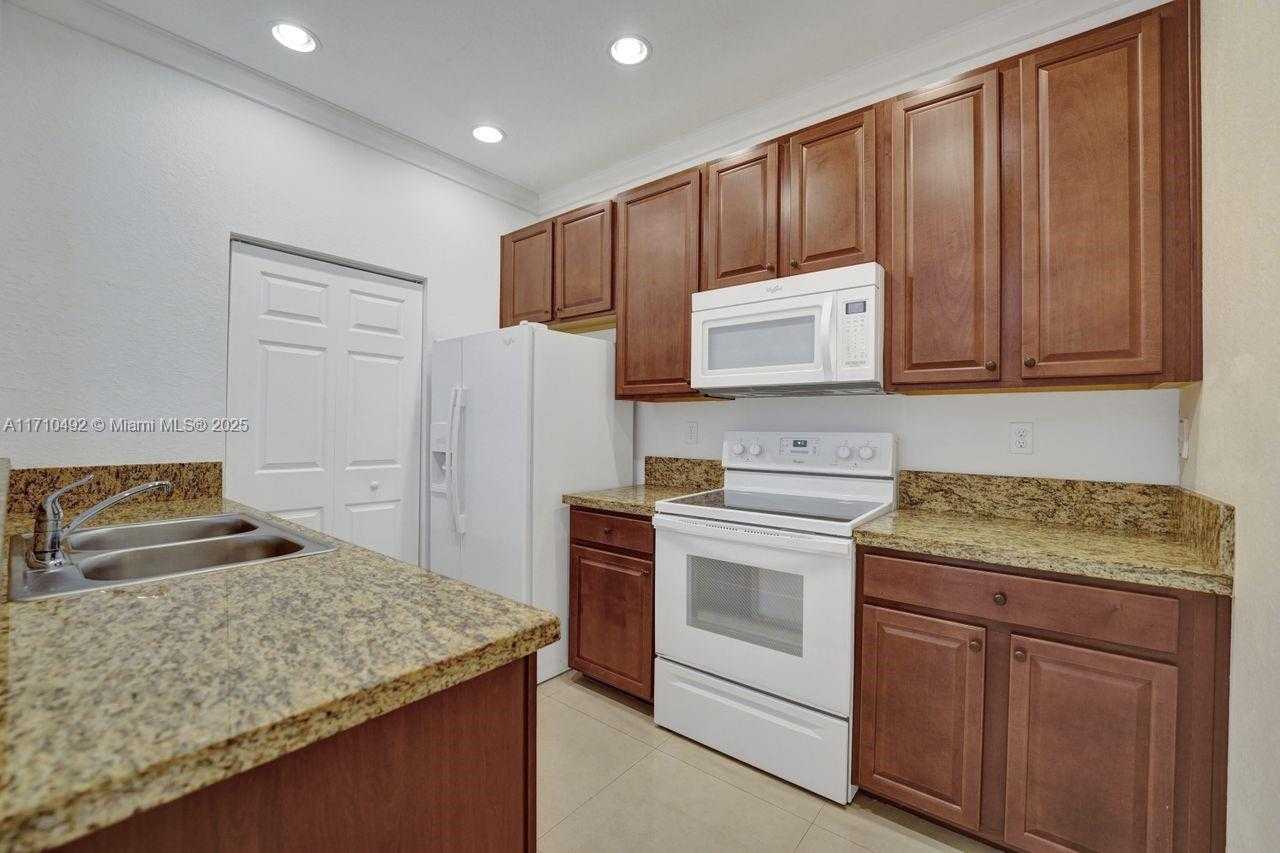 Small Image of 1404 SOUTH WEST 147TH AVE #1404, Pembroke Pines Number 14