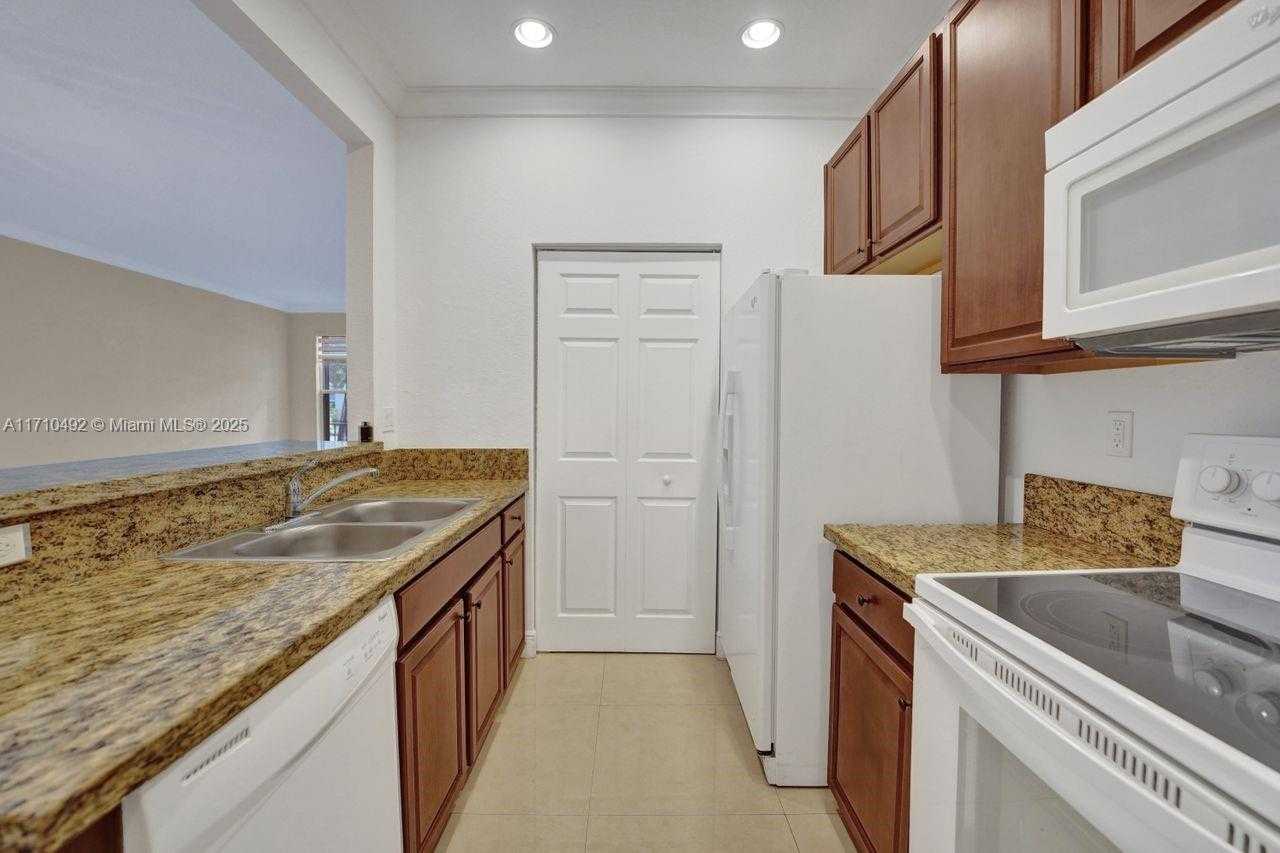 Small Image of 1404 SOUTH WEST 147TH AVE #1404, Pembroke Pines Number 15