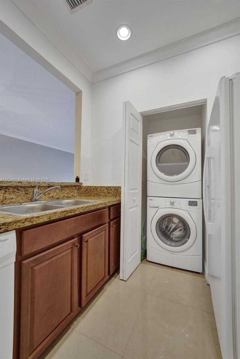 Small Image of 1404 SOUTH WEST 147TH AVE #1404, Pembroke Pines Number 17