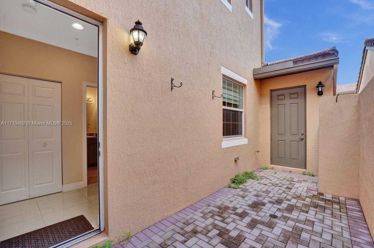 Small Image of 1404 SOUTH WEST 147TH AVE #1404, Pembroke Pines Number 37