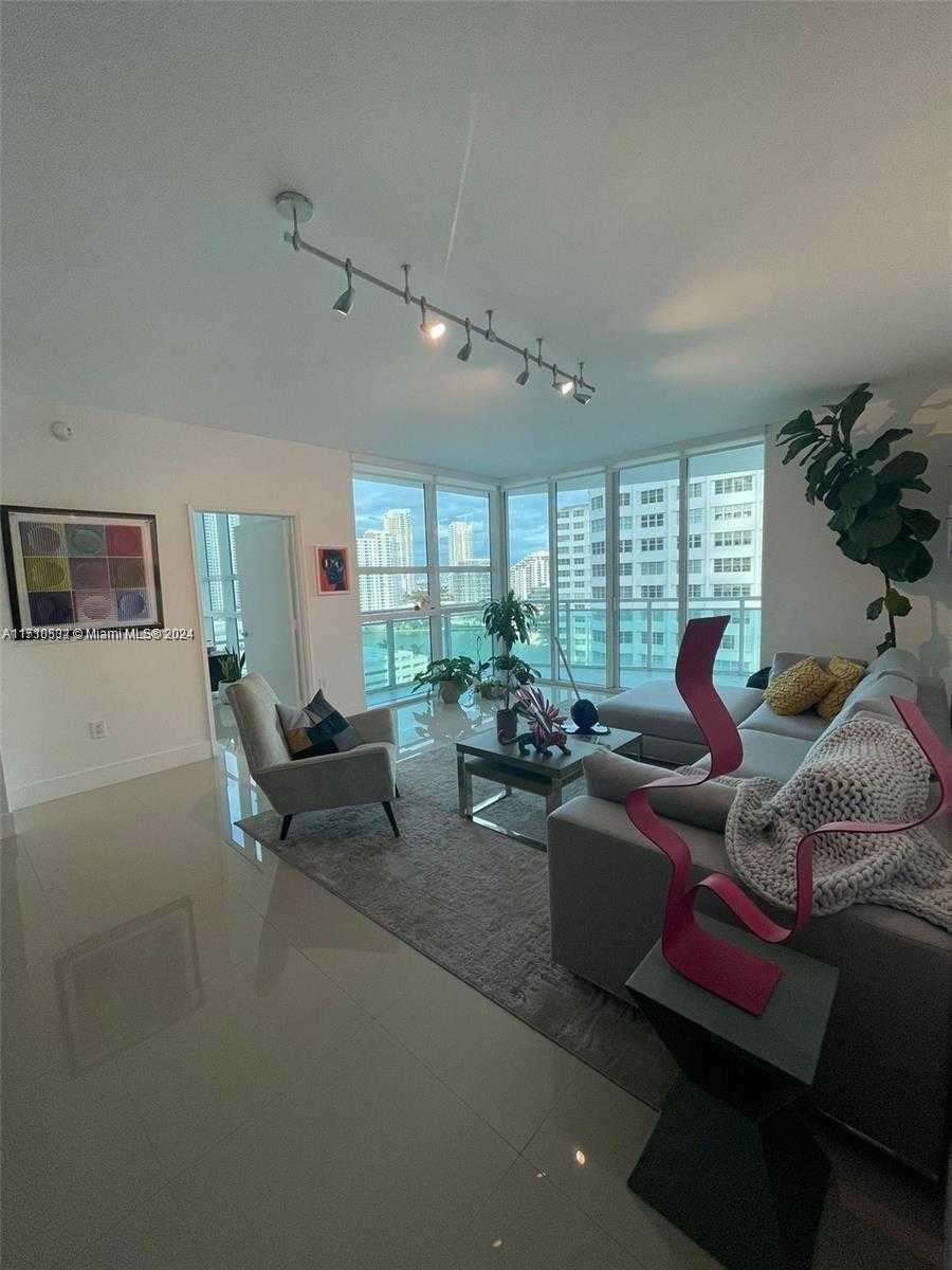 Small Image of 950 BRICKELL BAY DR #1210, Miami Number 2