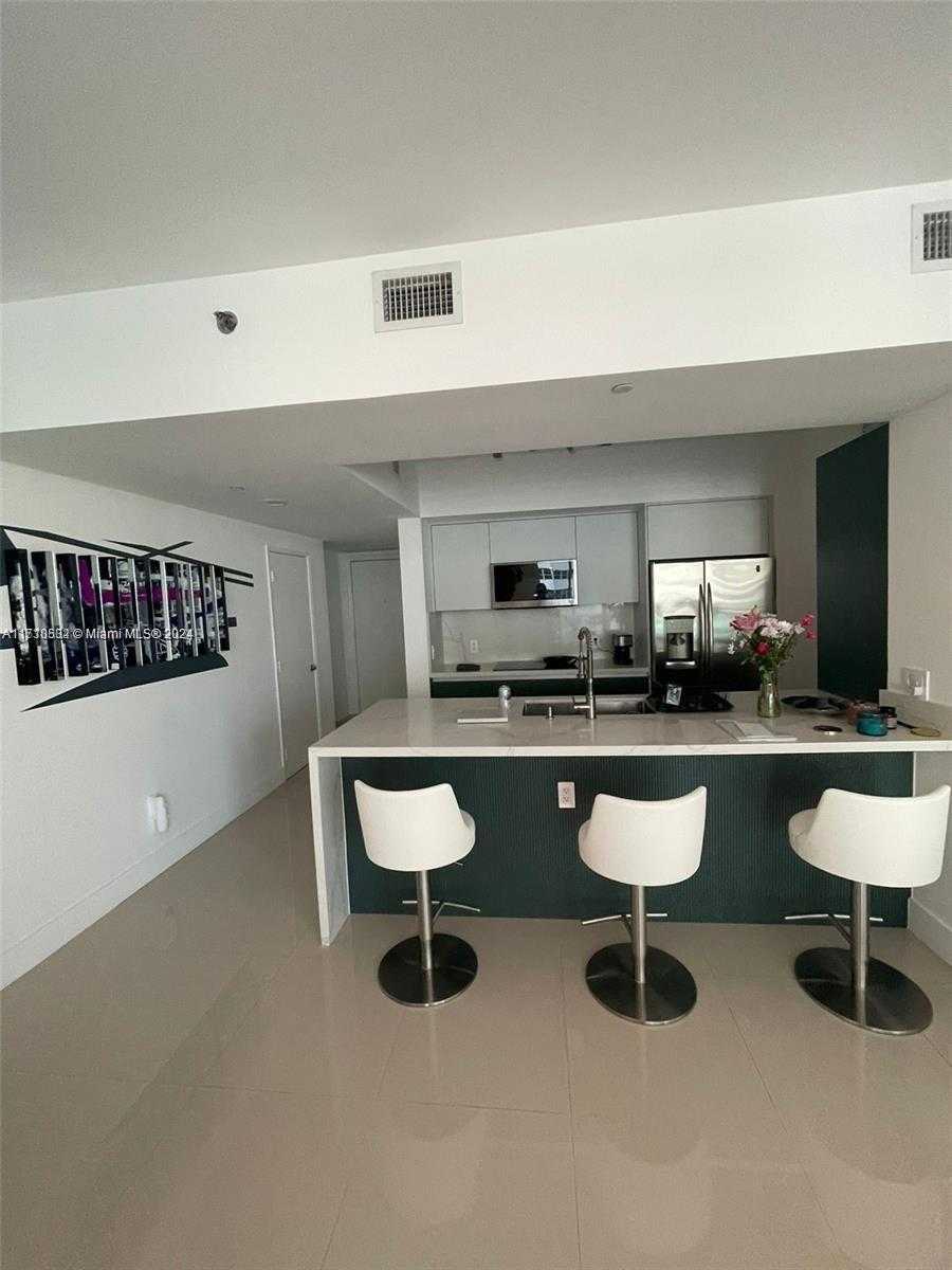 Small Image of 950 BRICKELL BAY DR #1210, Miami Number 3