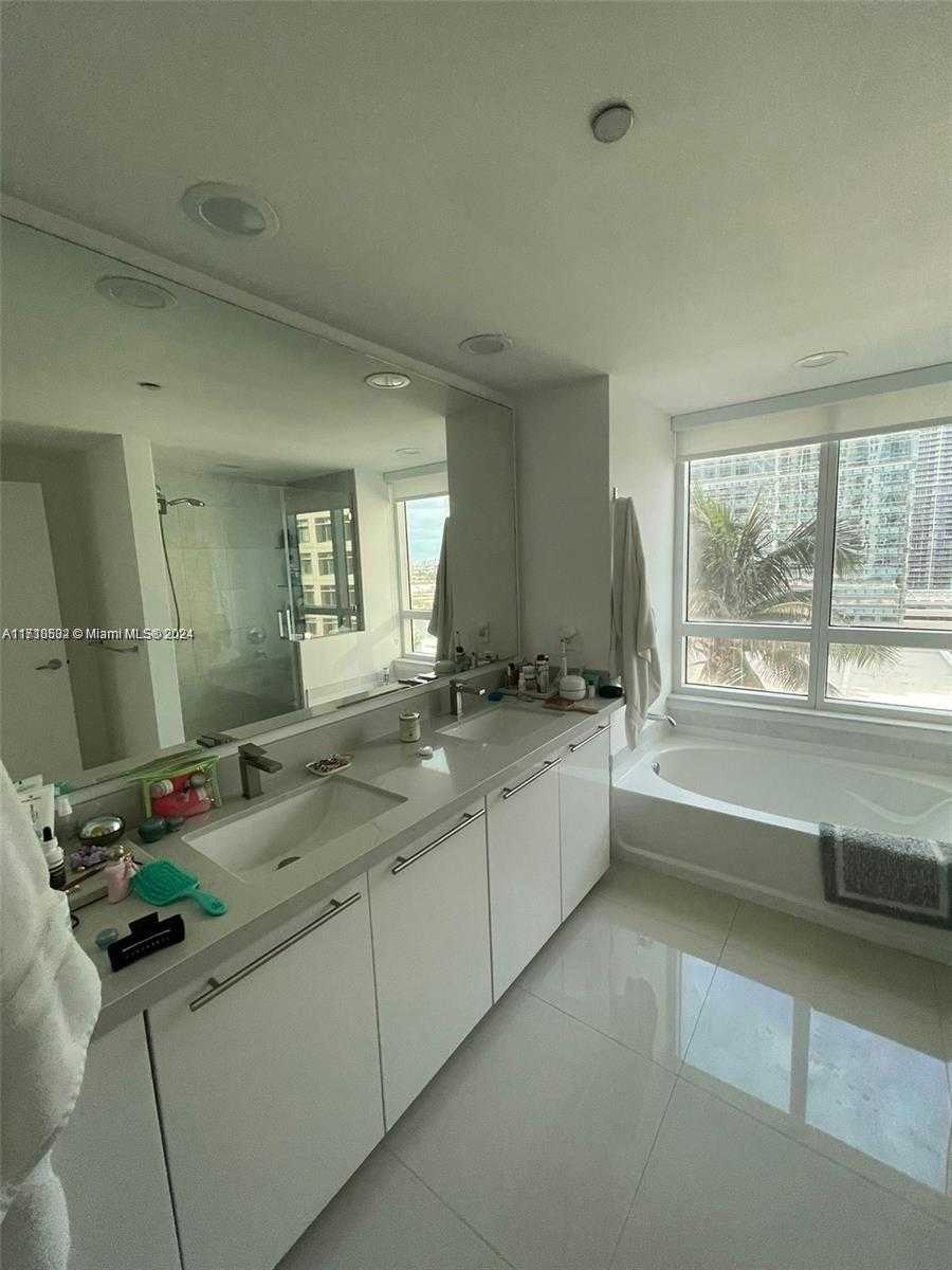 Small Image of 950 BRICKELL BAY DR #1210, Miami Number 6